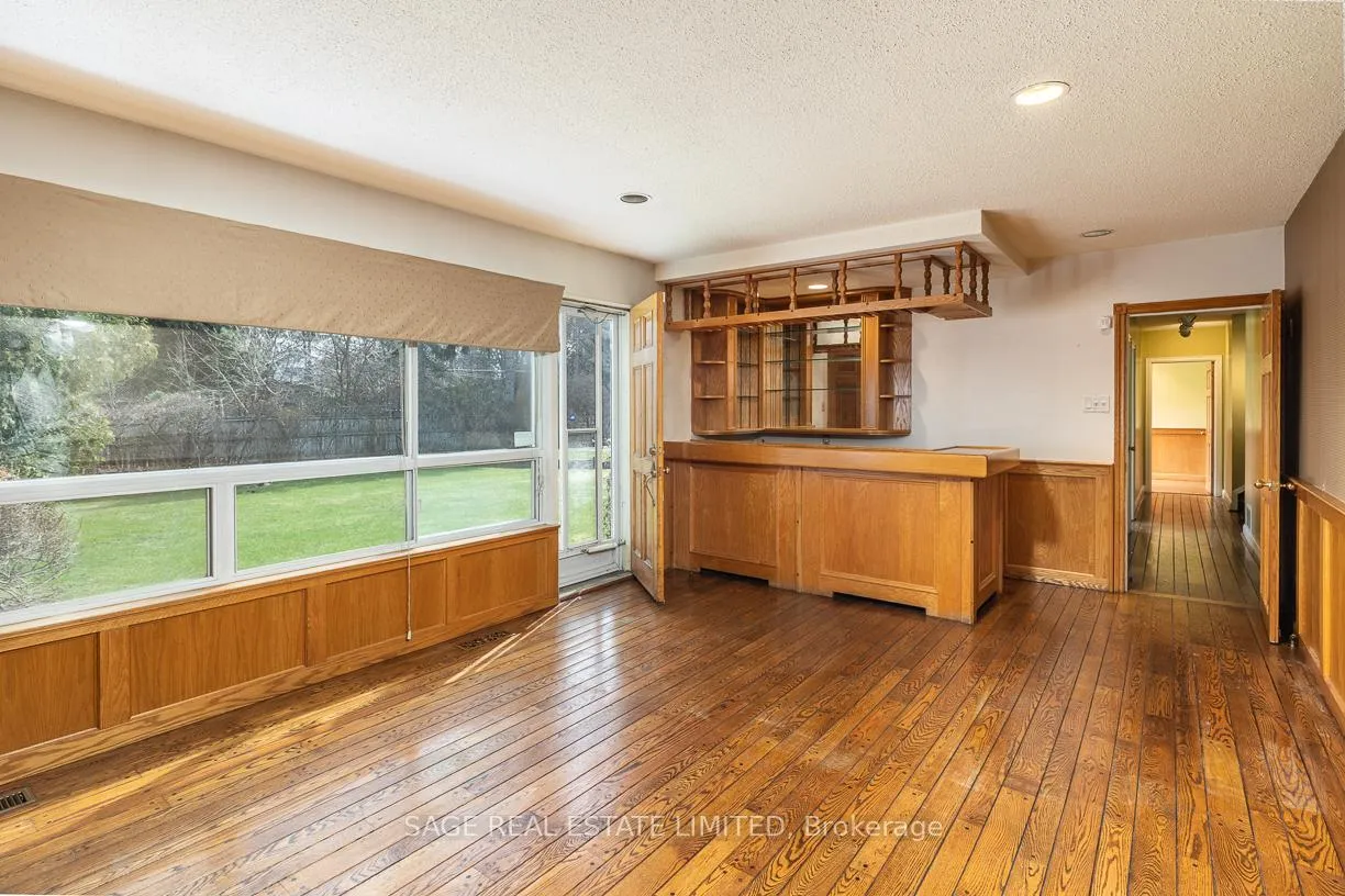 Photo 17 of 47 Ravensbourne Crescent, Etobicoke, Princess-Rosethorn — HOMEH