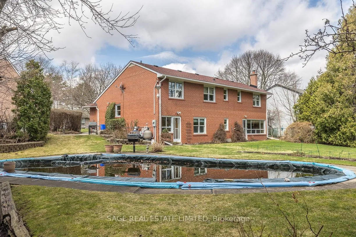 Photo 19 of 47 Ravensbourne Crescent, Etobicoke, Princess-Rosethorn — HOMEH