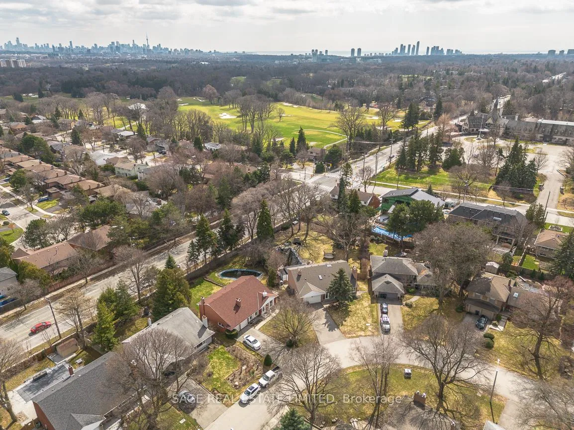 Photo 22 of 47 Ravensbourne Crescent, Etobicoke, Princess-Rosethorn — HOMEH