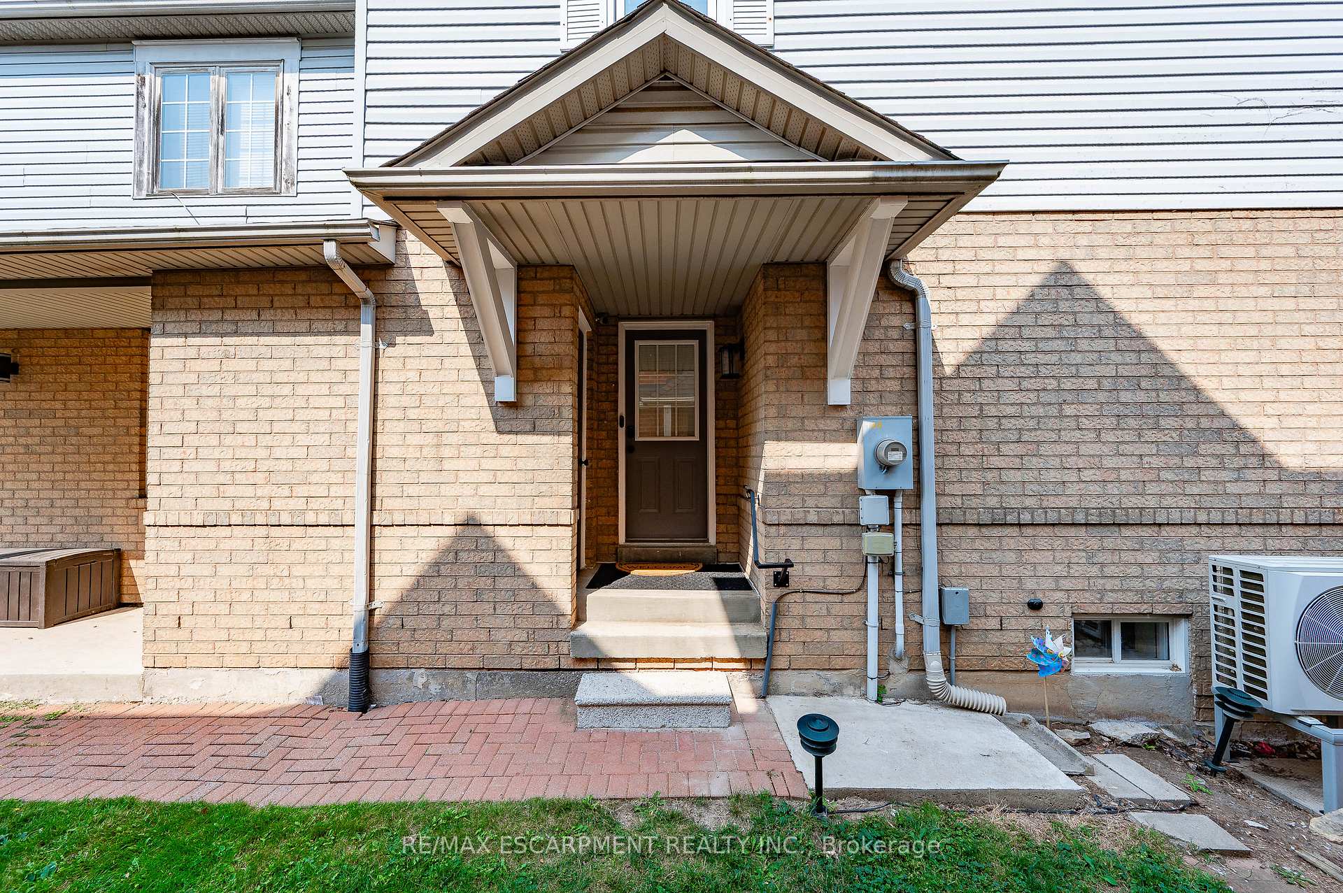 Photo 1 of 146 Rockhaven Lane, Hamilton, Waterdown — HOMEH