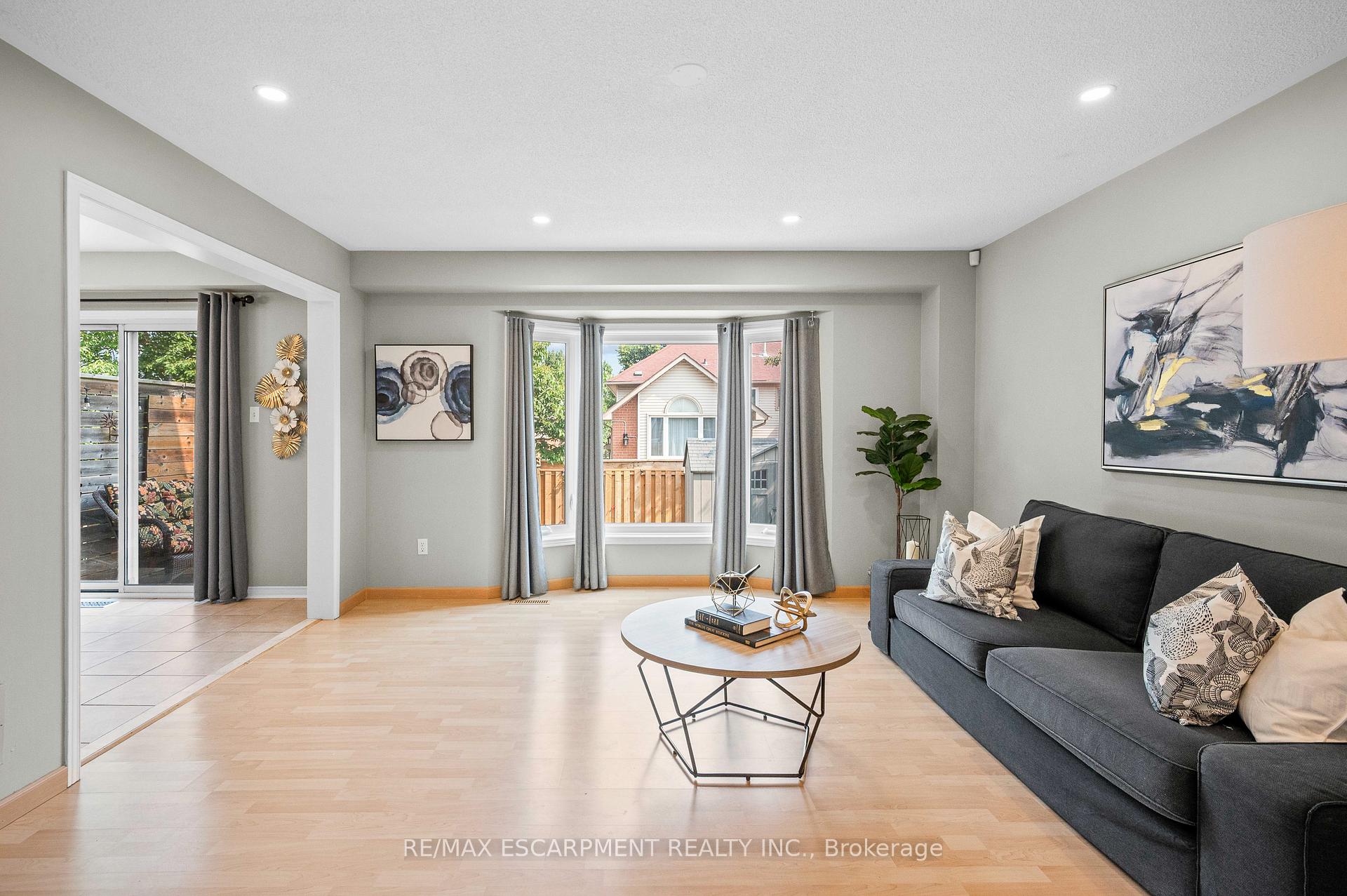 Photo 5 of 146 Rockhaven Lane, Hamilton, Waterdown — HOMEH