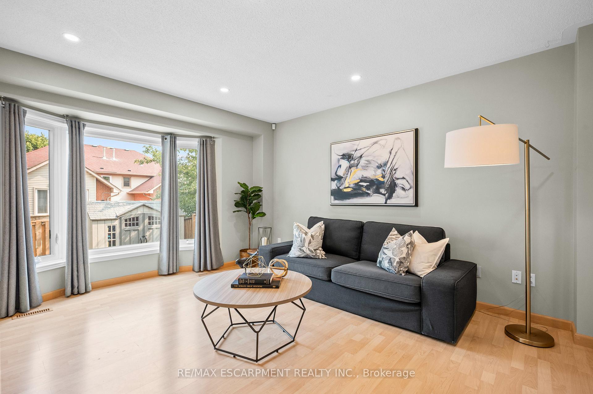 Photo 6 of 146 Rockhaven Lane, Hamilton, Waterdown — HOMEH