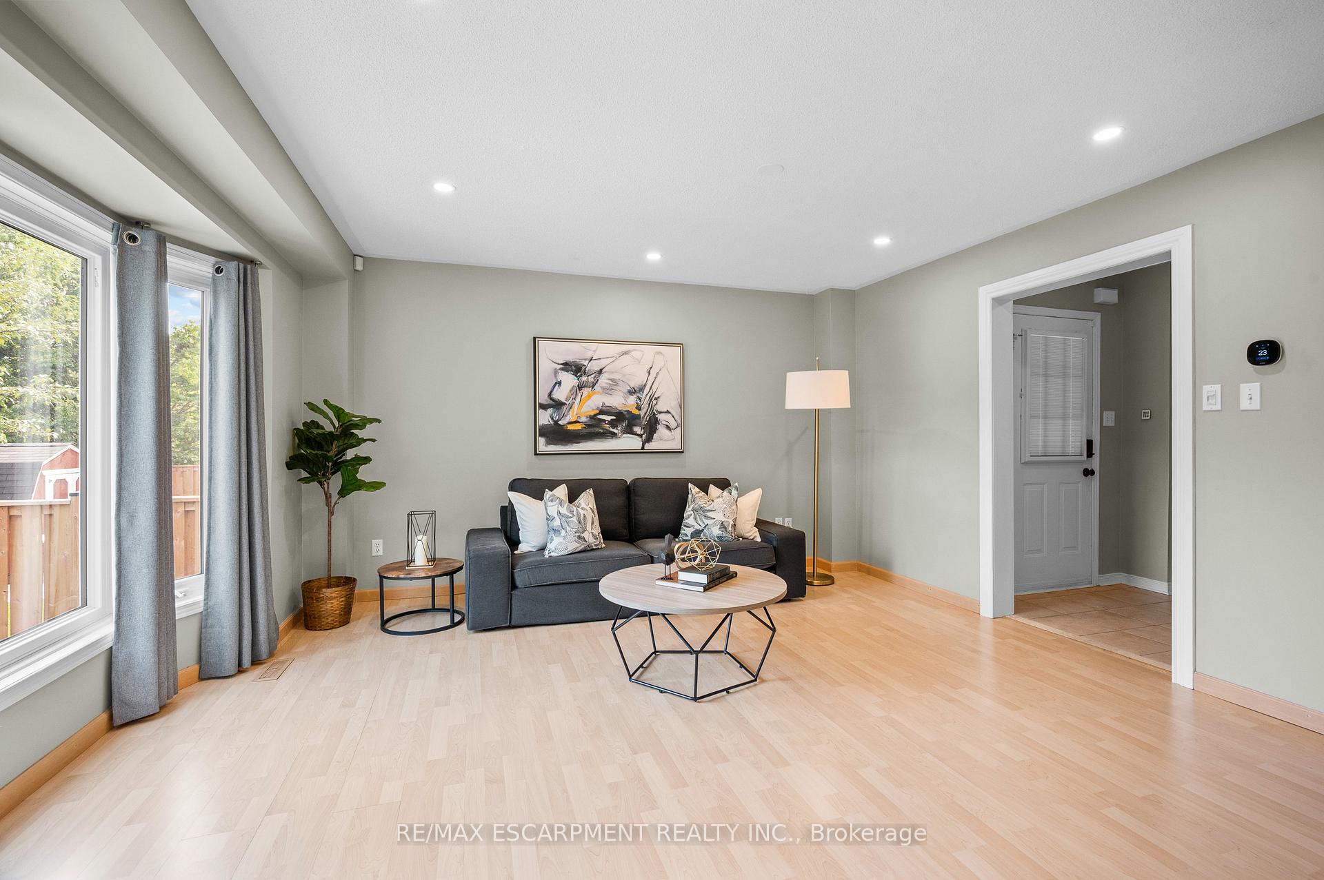 Photo 9 of 146 Rockhaven Lane, Hamilton, Waterdown — HOMEH