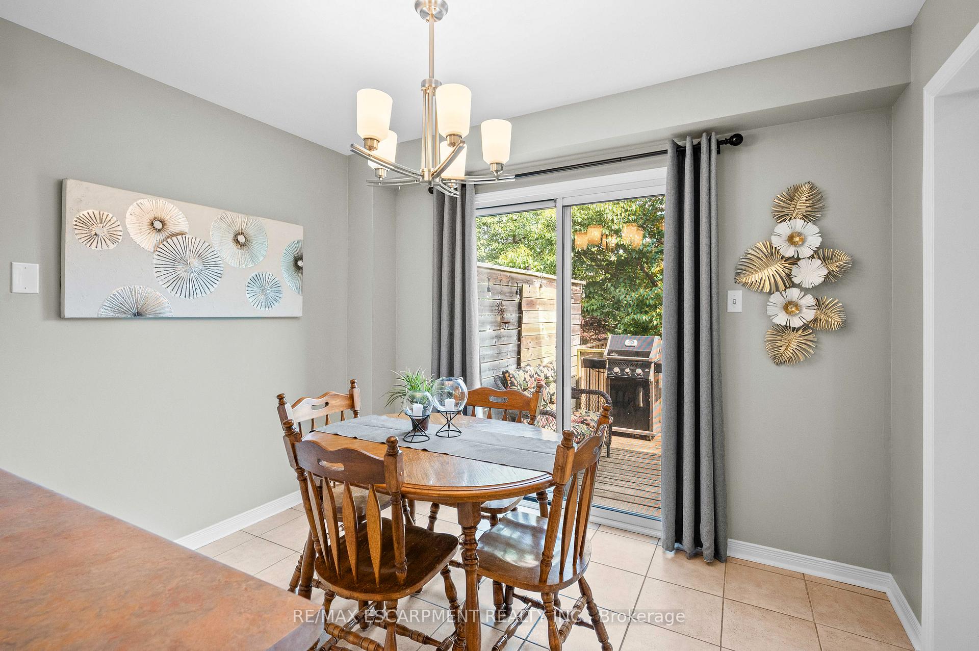 Photo 11 of 146 Rockhaven Lane, Hamilton, Waterdown — HOMEH