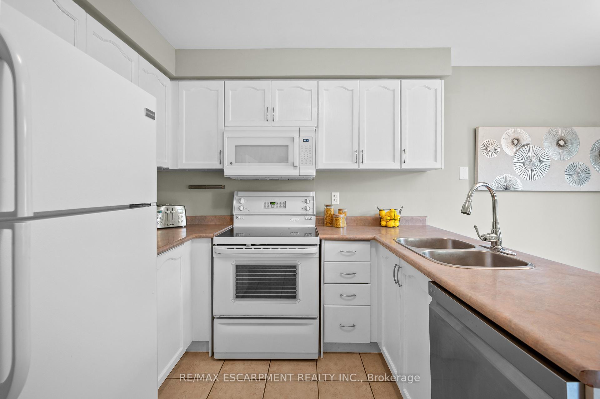 Photo 13 of 146 Rockhaven Lane, Hamilton, Waterdown — HOMEH