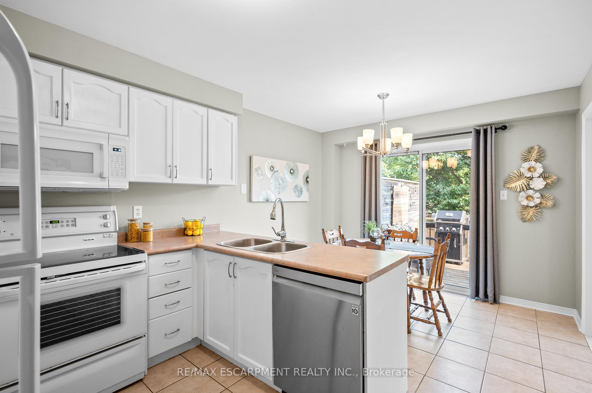 Photo 14 of 146 Rockhaven Lane, Hamilton, Waterdown — HOMEH