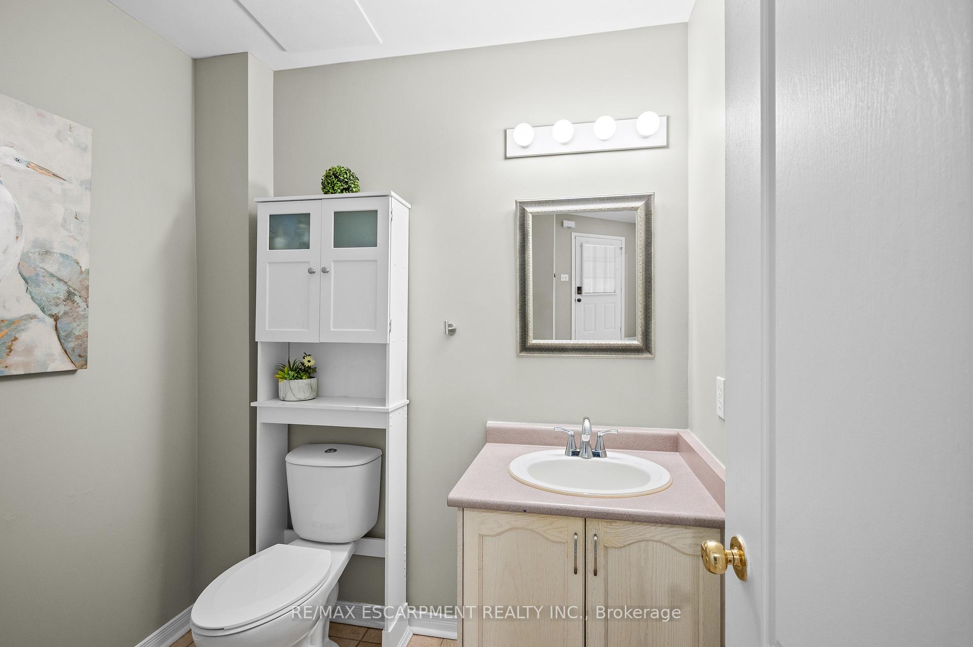 Photo 15 of 146 Rockhaven Lane, Hamilton, Waterdown — HOMEH