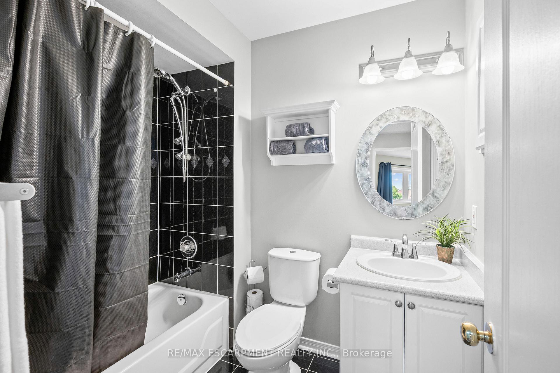Photo 21 of 146 Rockhaven Lane, Hamilton, Waterdown — HOMEH