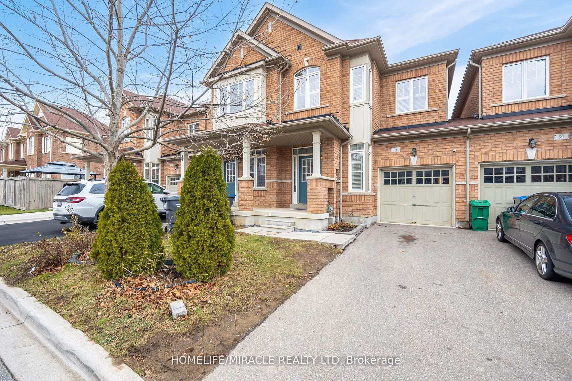 Front of 93 Kempenfelt Trail