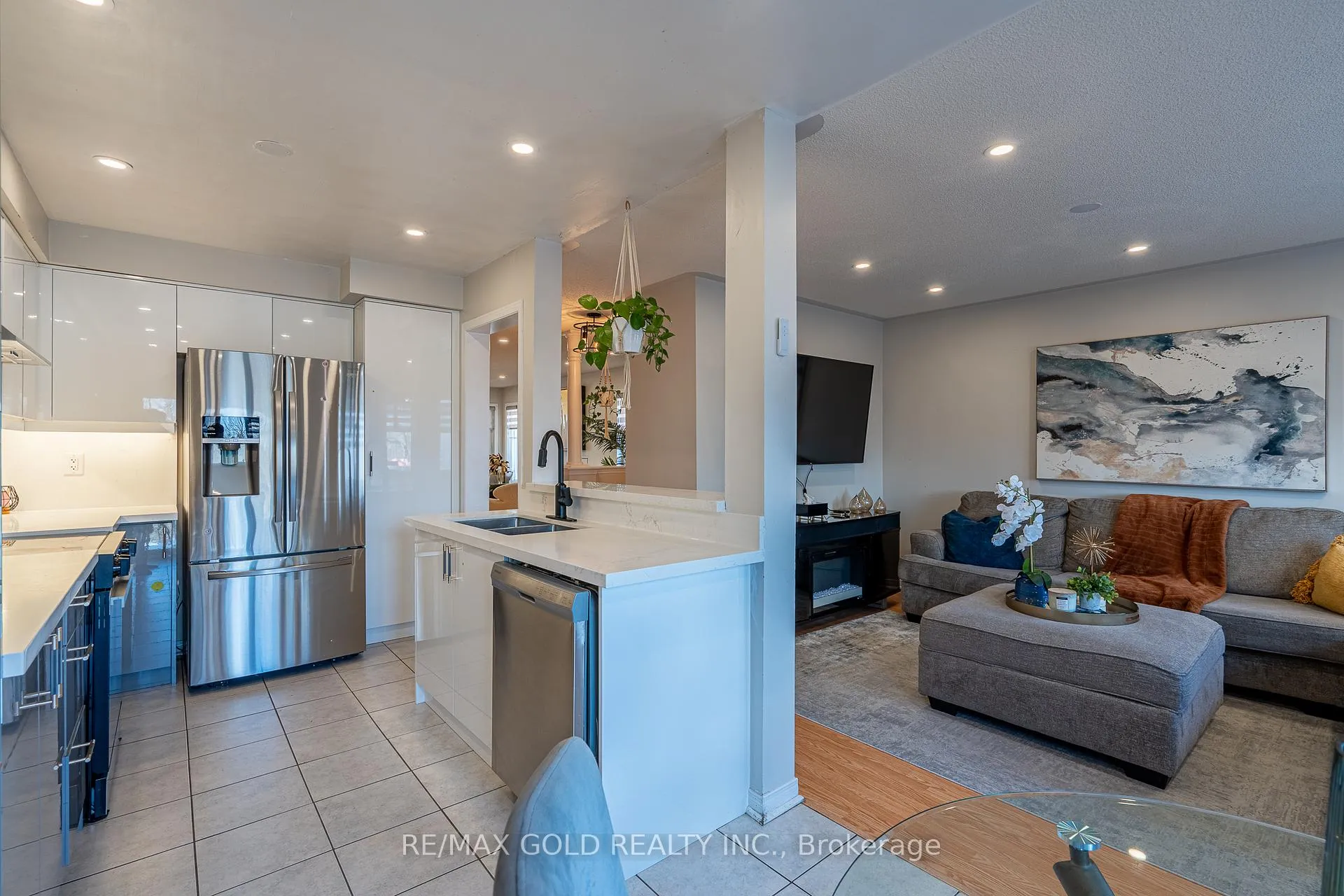 Photo 12 of 113 Rockgarden Trail, Brampton, Sandringham-Wellington — HOMEH
