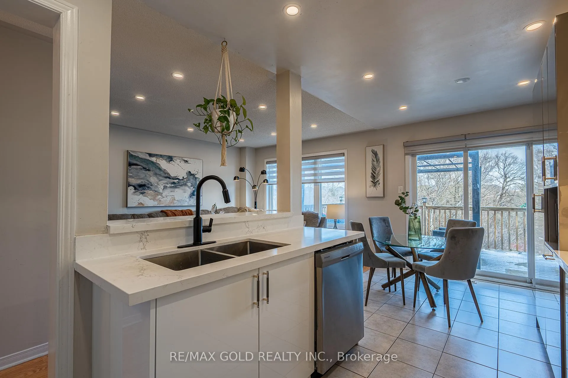 Photo 14 of 113 Rockgarden Trail, Brampton, Sandringham-Wellington — HOMEH