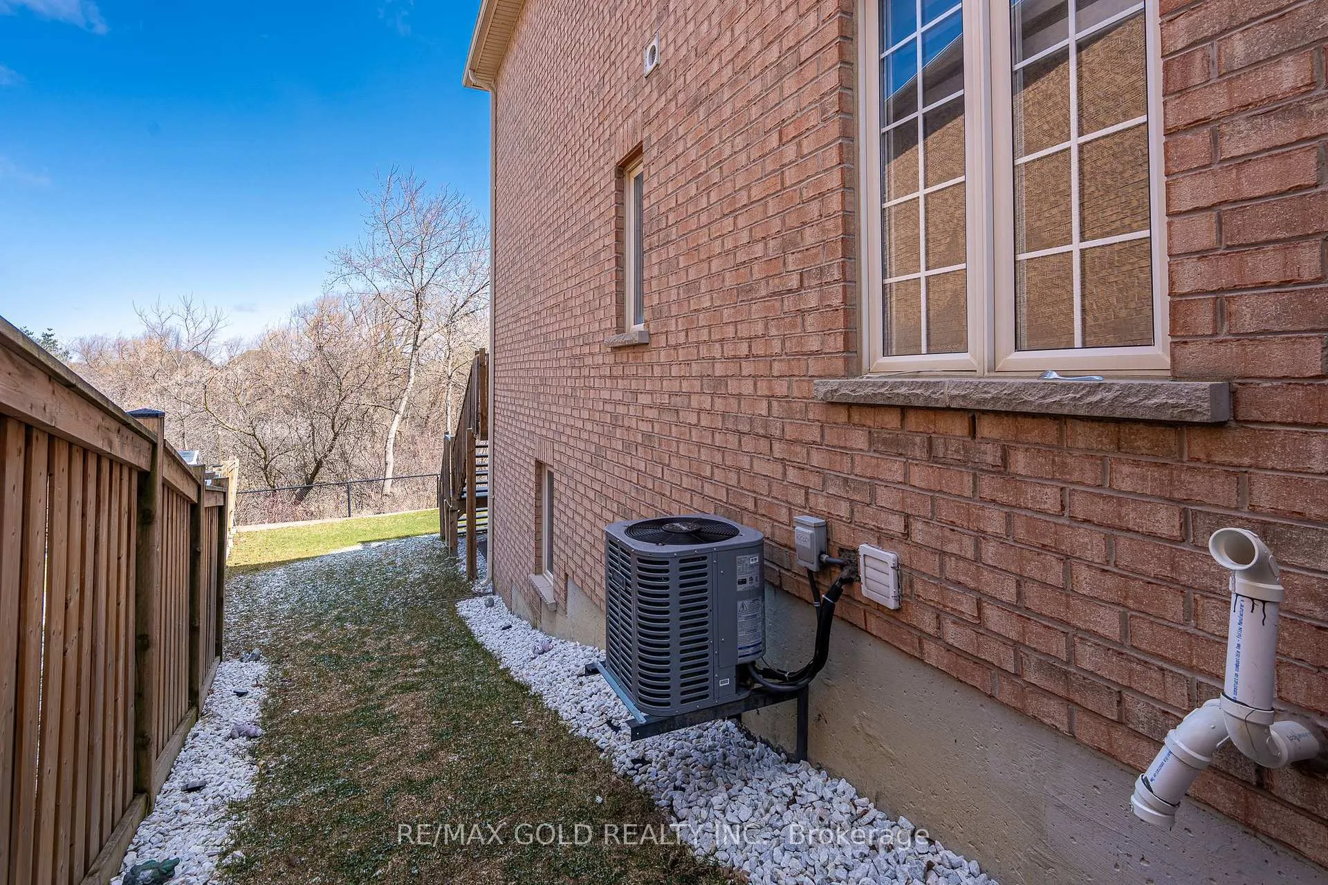 Photo 40 of 113 Rockgarden Trail, Brampton, Sandringham-Wellington — HOMEH