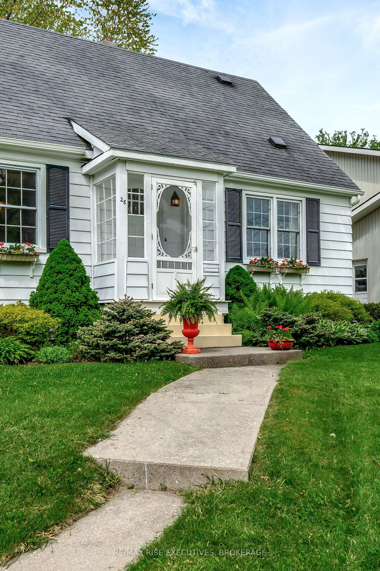 Photo 3 of 28 Lemoine Street, Belleville, Belleville Ward — HOMEH