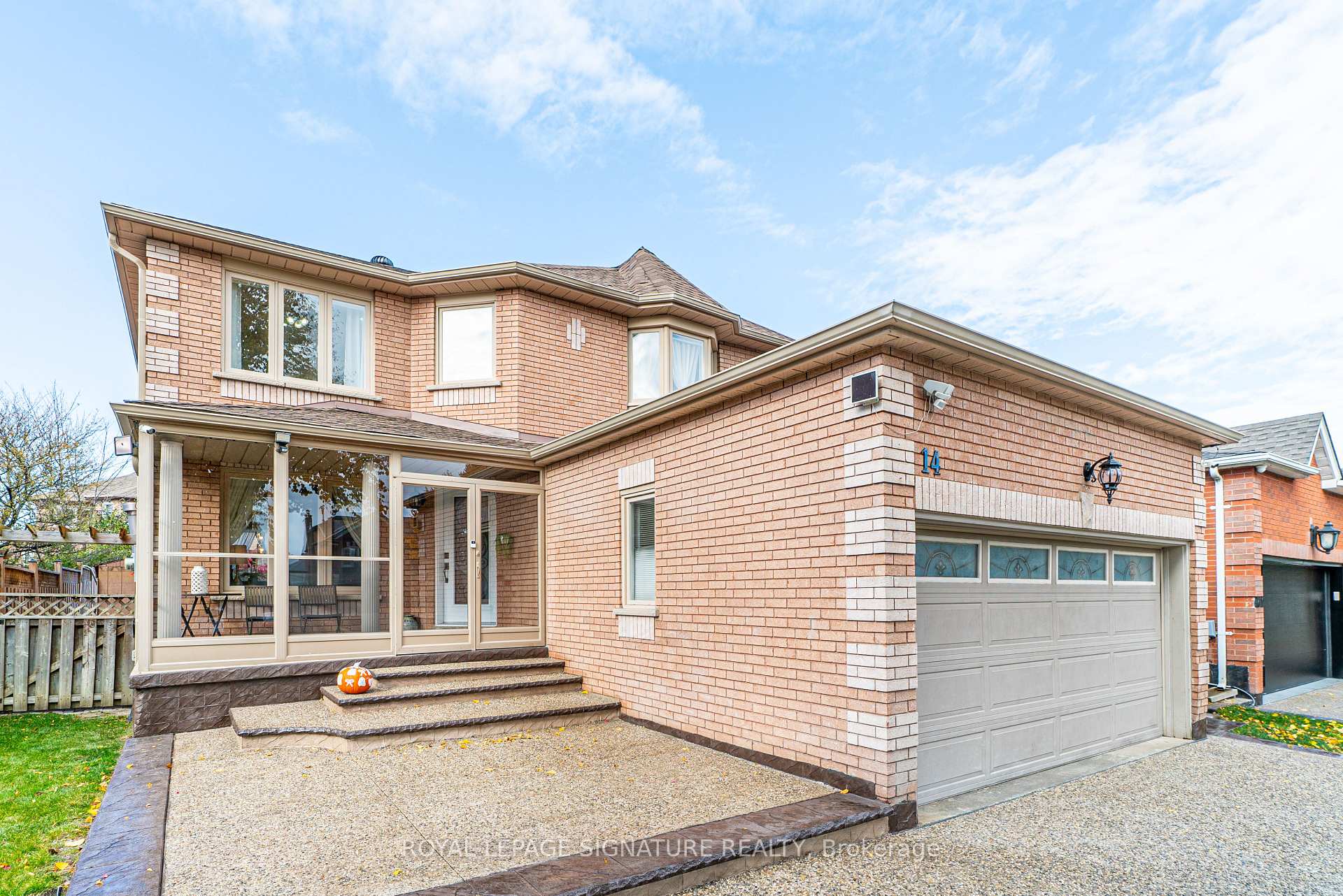 Photo 2 of 14 Hutton Crescent, Caledon, Rural Caledon — HOMEH