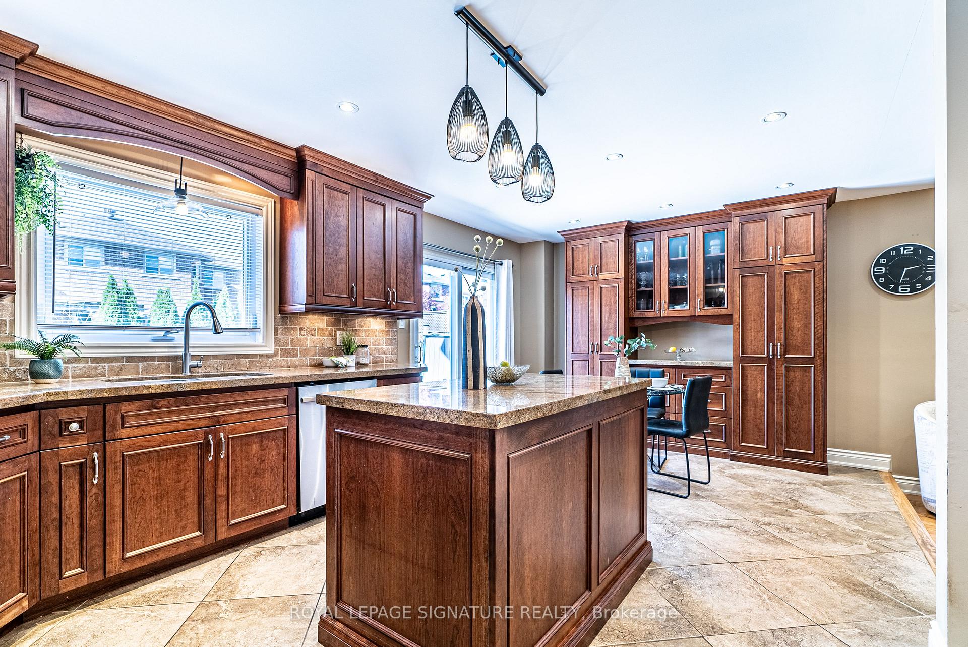 Photo 9 of 14 Hutton Crescent, Caledon, Rural Caledon — HOMEH