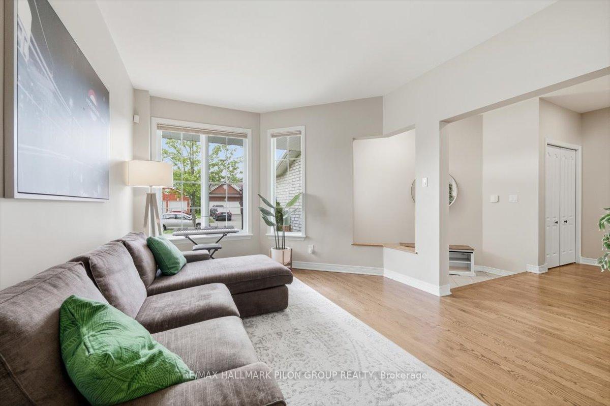 Photo 4 of 4434 Rainforest Drive, Ottawa, Riverside South/Gloucester Glen — HOMEH