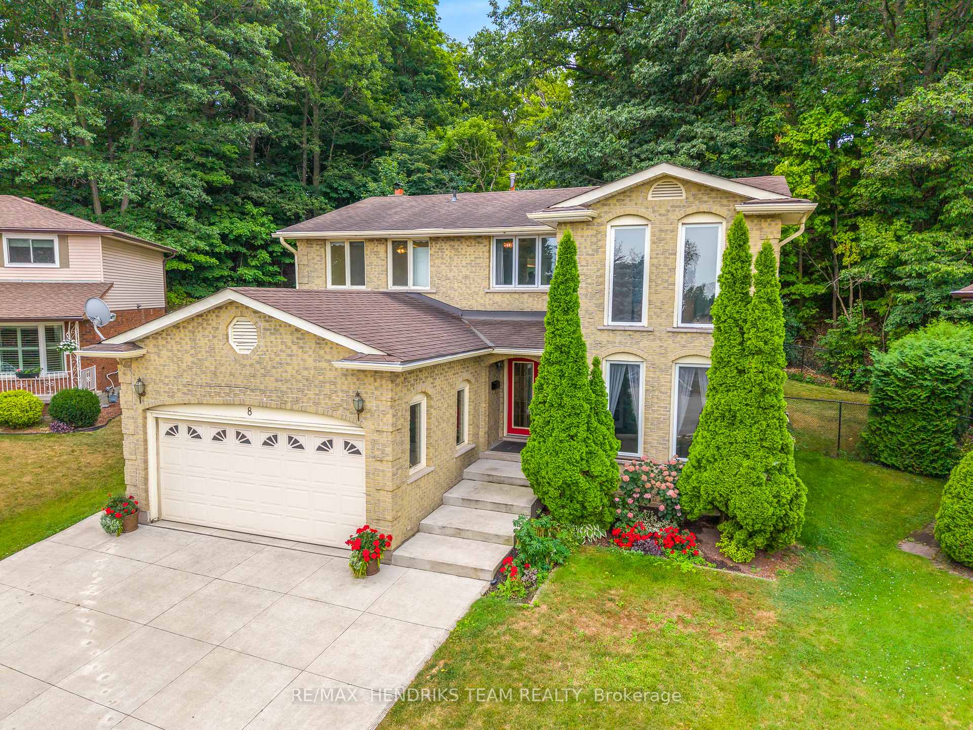Photo 1 of 8 Sunhaven Court, Hamilton, Stoney Creek — HOMEH