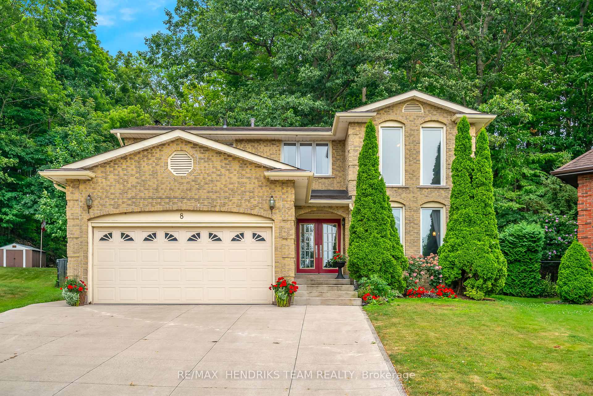 Photo 3 of 8 Sunhaven Court, Hamilton, Stoney Creek — HOMEH