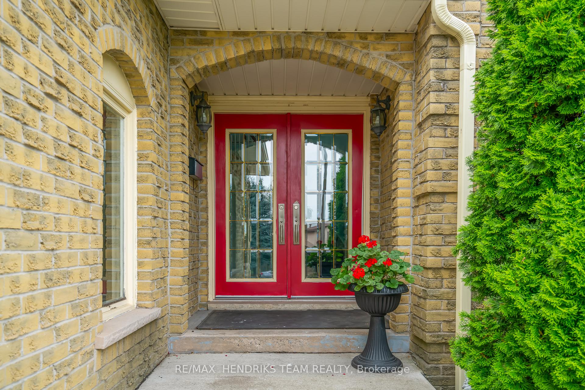 Photo 4 of 8 Sunhaven Court, Hamilton, Stoney Creek — HOMEH
