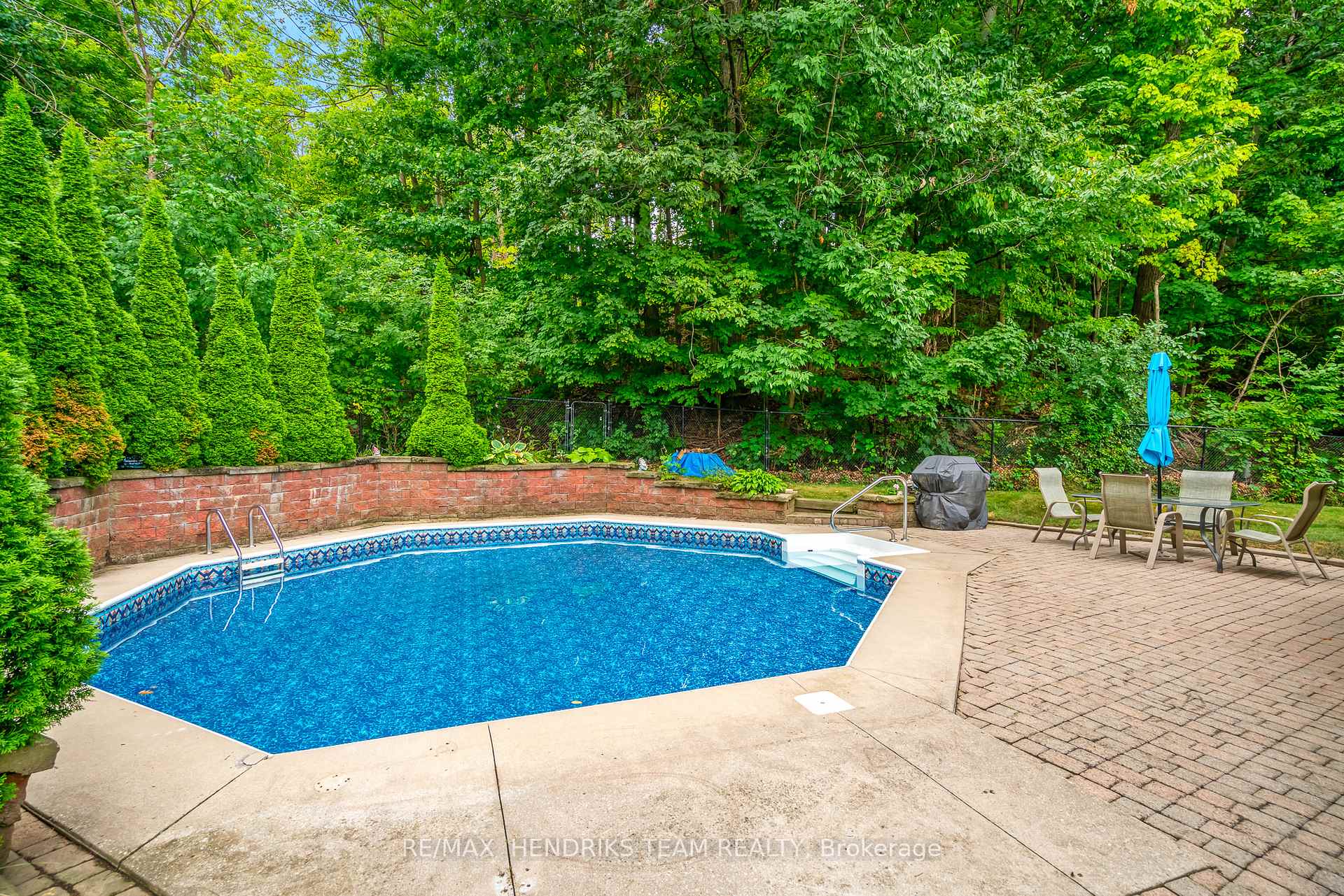 Photo 6 of 8 Sunhaven Court, Hamilton, Stoney Creek — HOMEH
