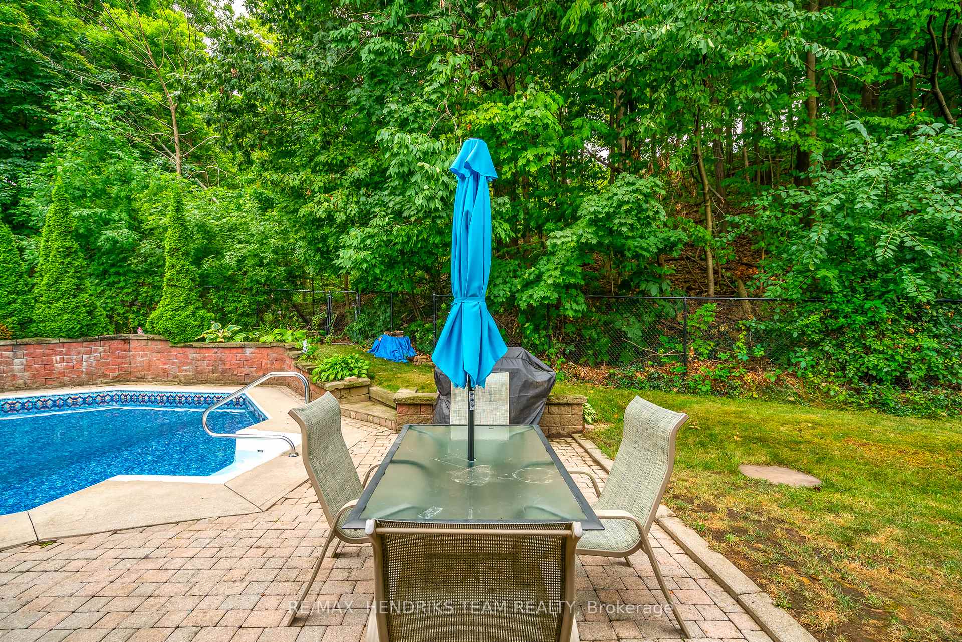 Photo 9 of 8 Sunhaven Court, Hamilton, Stoney Creek — HOMEH