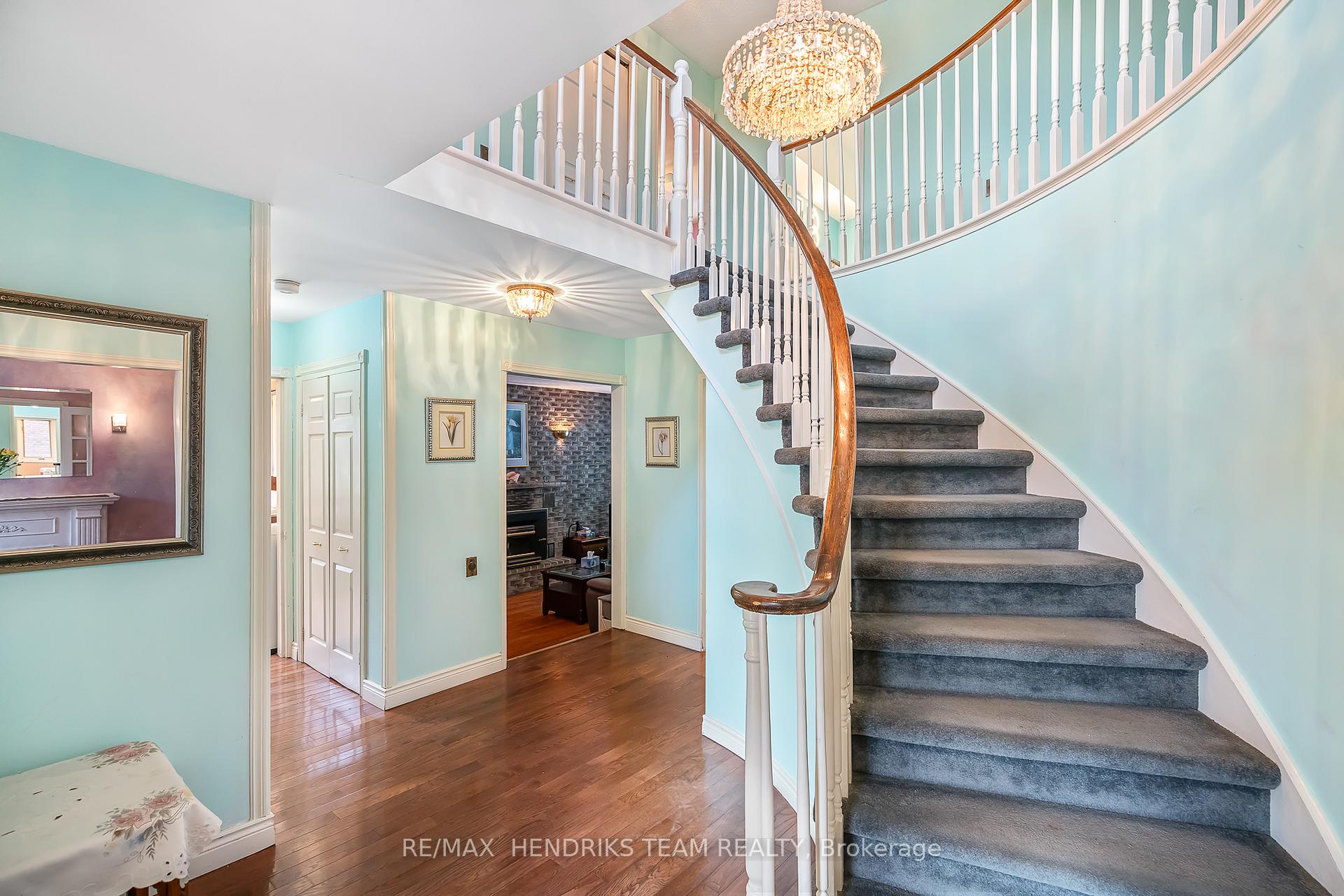 Photo 12 of 8 Sunhaven Court, Hamilton, Stoney Creek — HOMEH