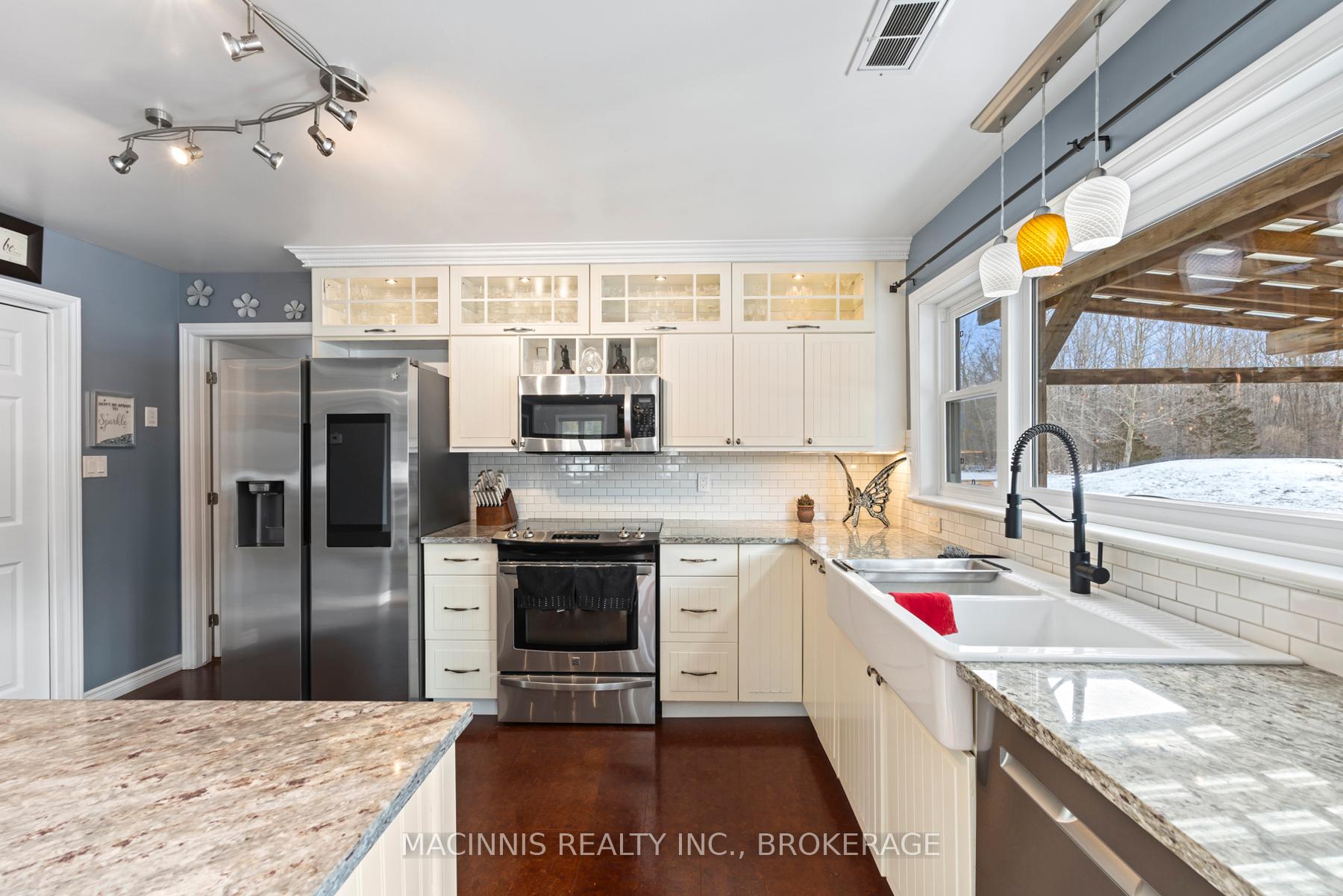 Photo 18 of 113 Country Woods Drive, Frontenac, Frontenac South — HOMEH