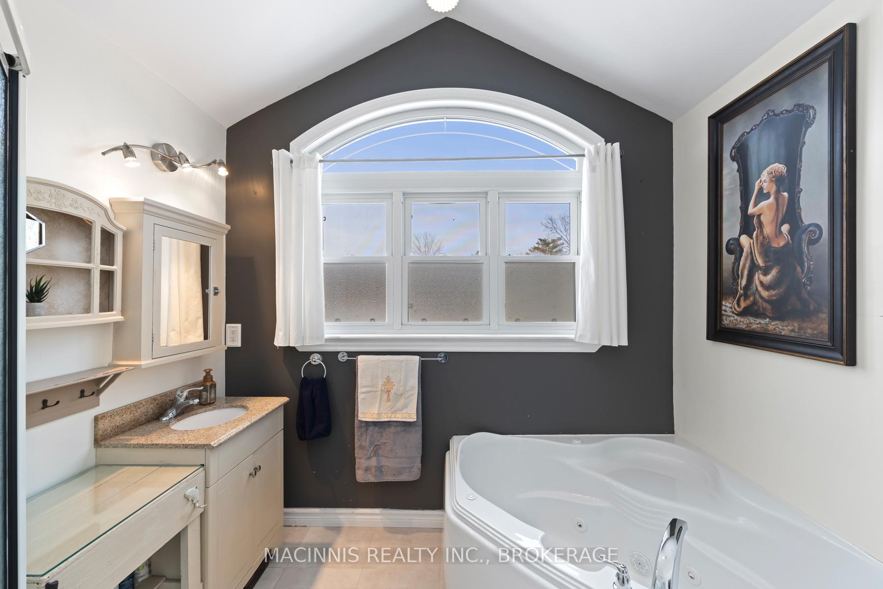 Photo 34 of 113 Country Woods Drive, Frontenac, Frontenac South — HOMEH