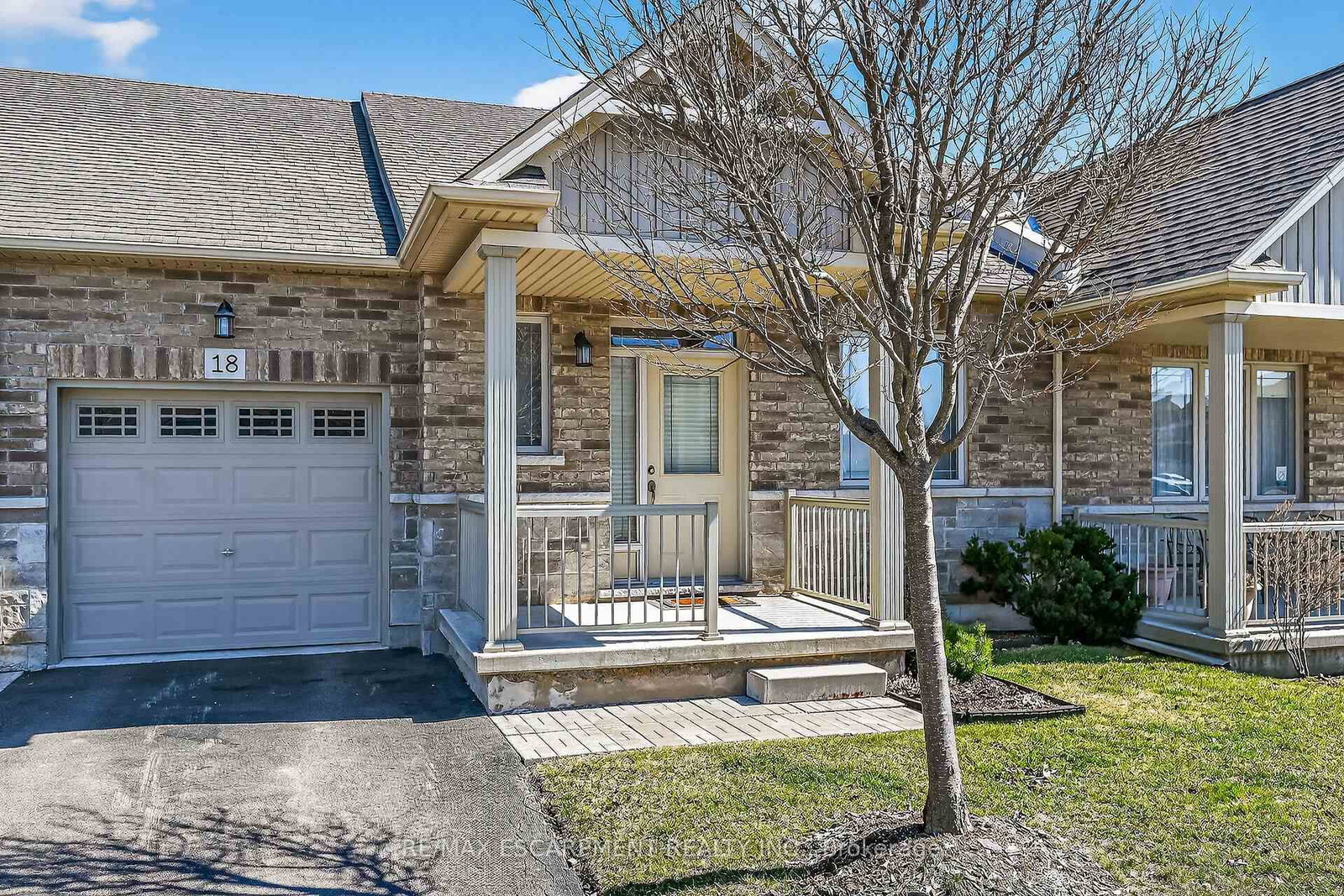 Photo 2 of 18 Ecker Lane, Hamilton, Binbrook — HOMEH