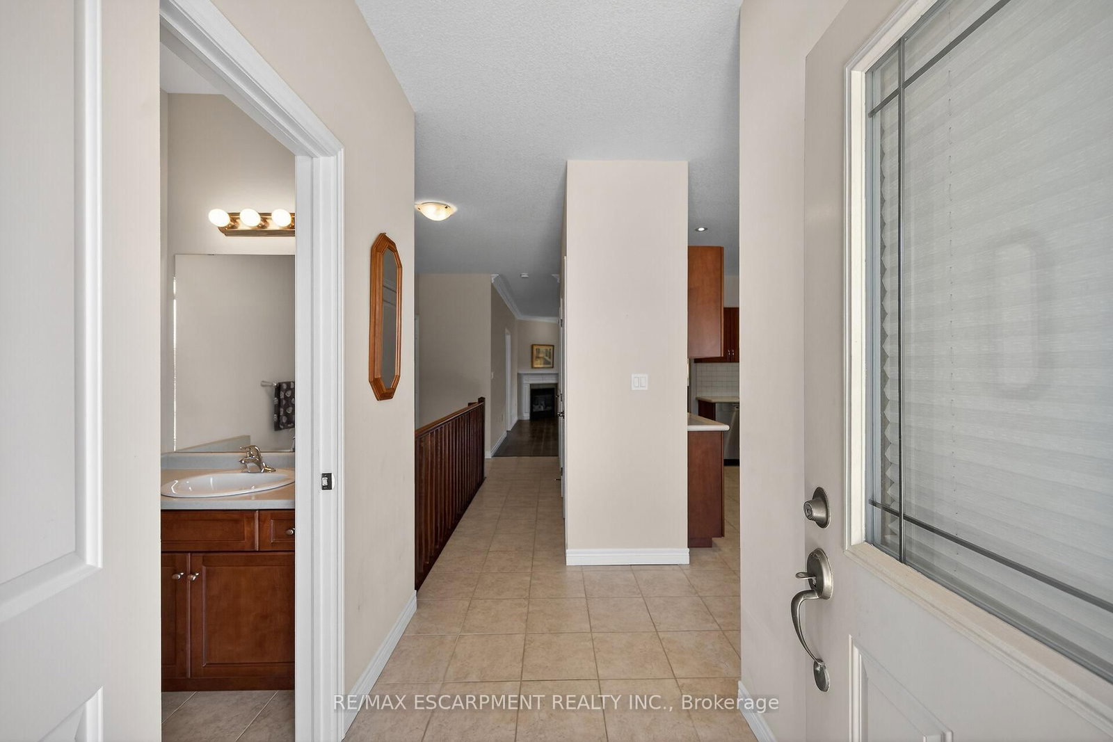 Photo 4 of 18 Ecker Lane, Hamilton, Binbrook — HOMEH