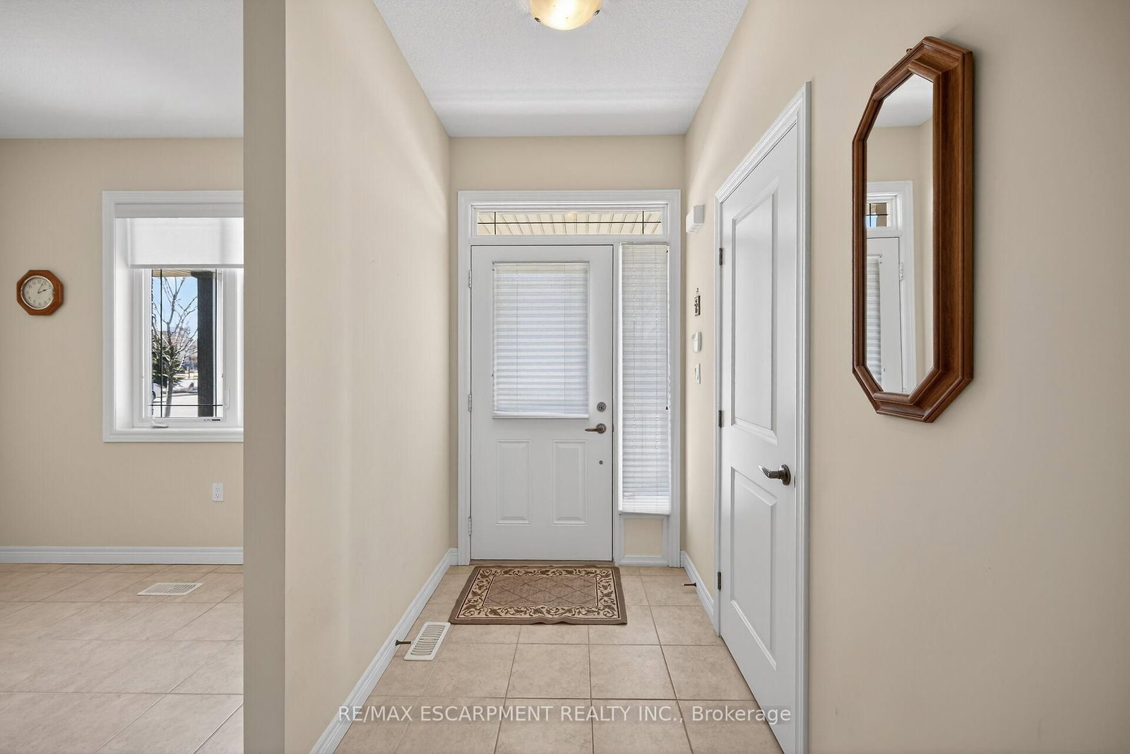 Photo 5 of 18 Ecker Lane, Hamilton, Binbrook — HOMEH