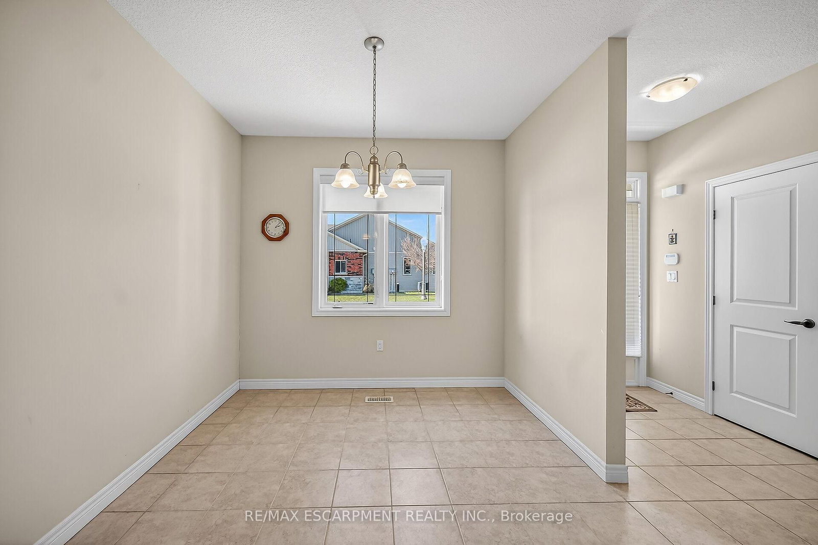 Photo 6 of 18 Ecker Lane, Hamilton, Binbrook — HOMEH