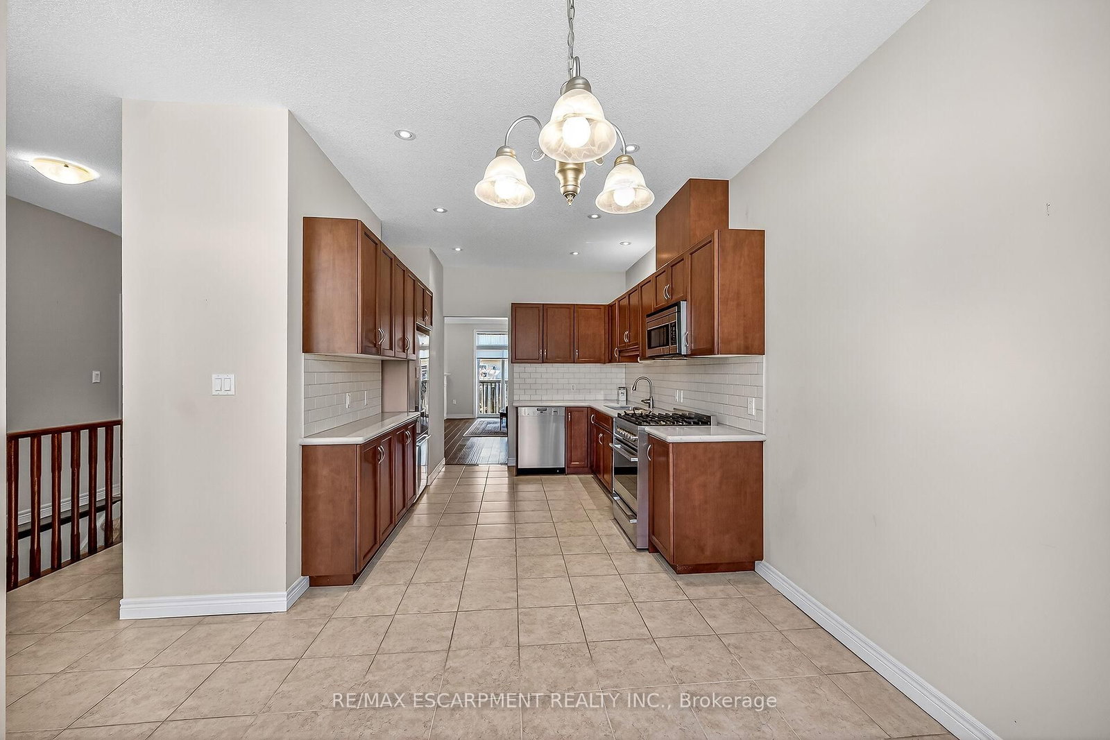 Photo 8 of 18 Ecker Lane, Hamilton, Binbrook — HOMEH