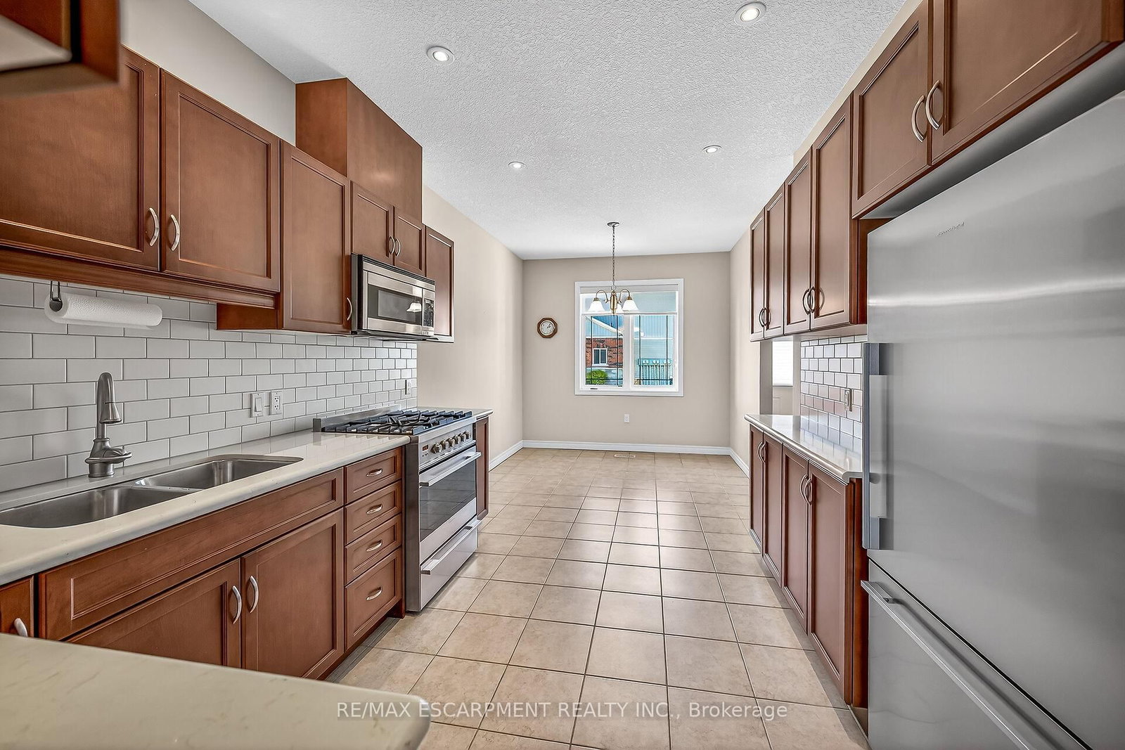 Photo 9 of 18 Ecker Lane, Hamilton, Binbrook — HOMEH