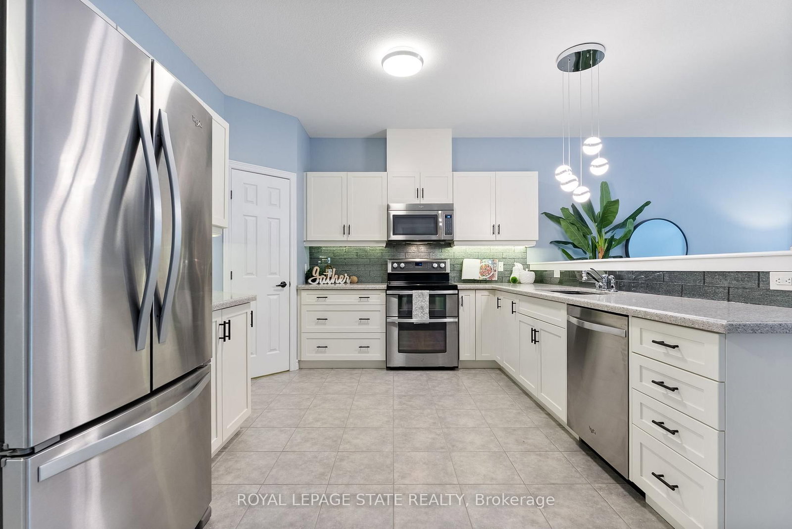 Photo 5 of 21 Finton Lane, Hamilton, Binbrook — HOMEH