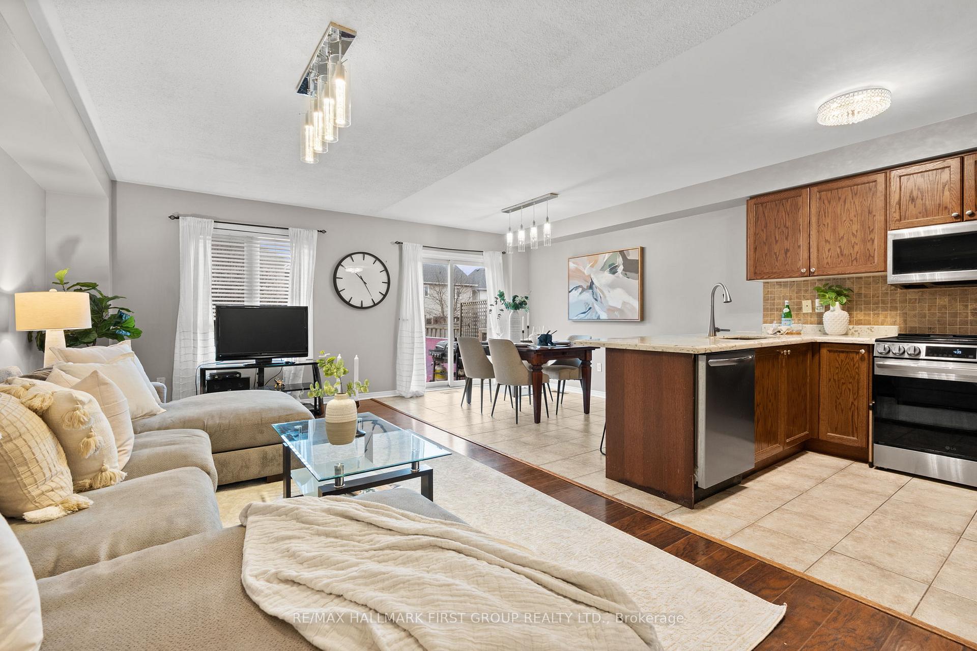 Photo 2 of Unit 8, 253 Sprucewood Crescent, Clarington, Bowmanville — HOMEH