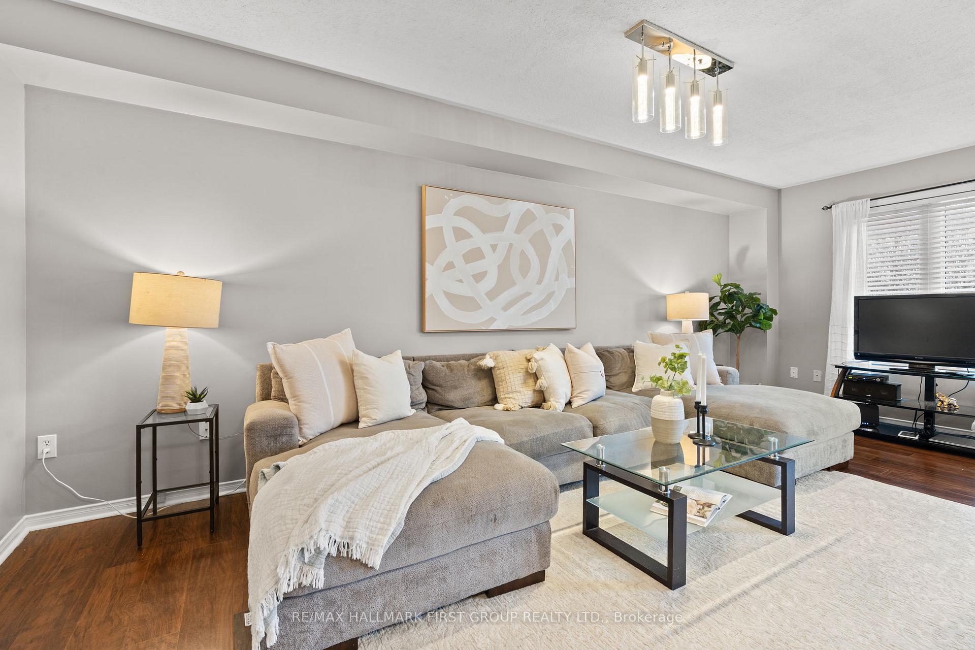 Photo 3 of Unit 8, 253 Sprucewood Crescent, Clarington, Bowmanville — HOMEH