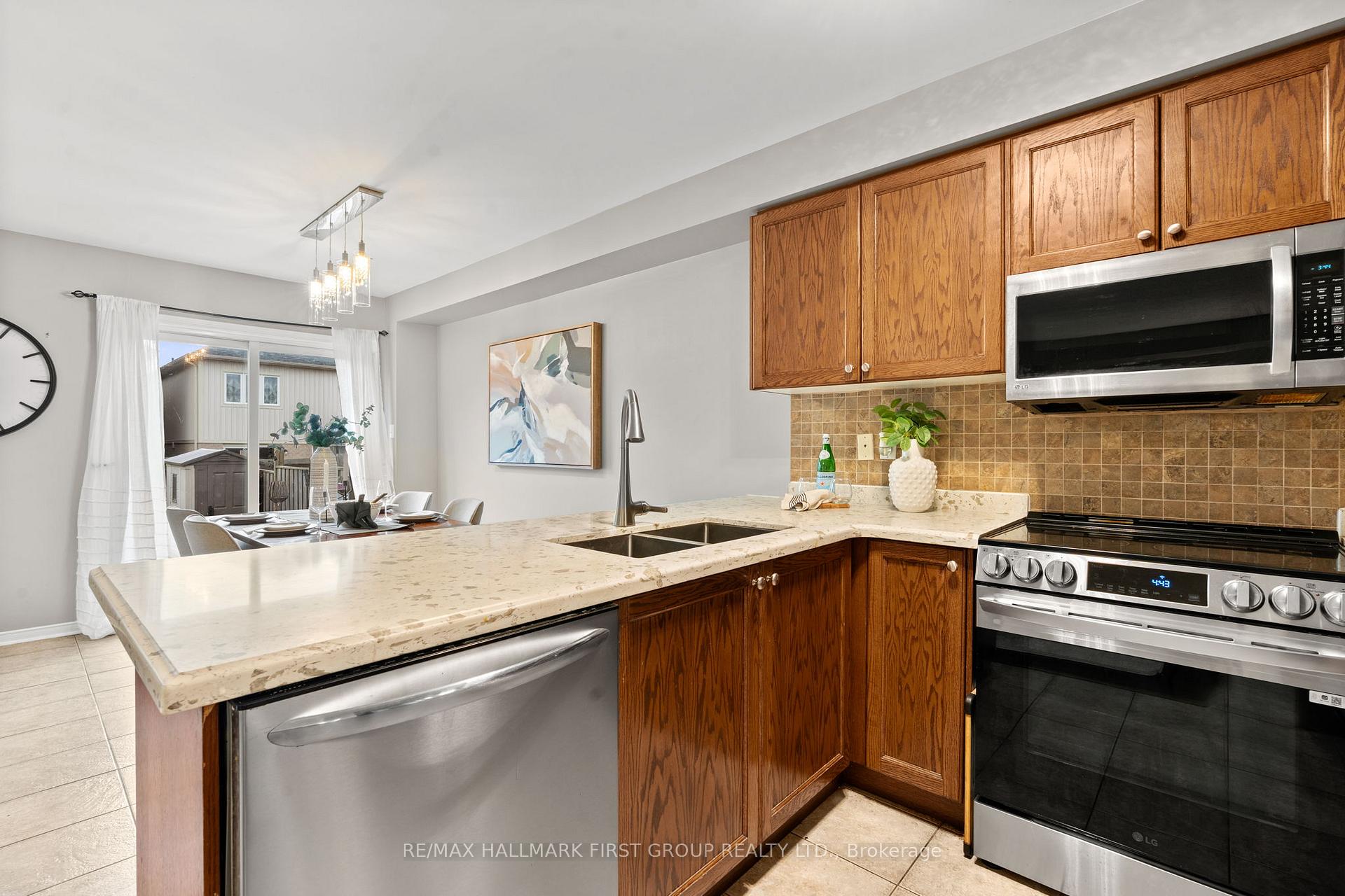 Photo 8 of Unit 8, 253 Sprucewood Crescent, Clarington, Bowmanville — HOMEH