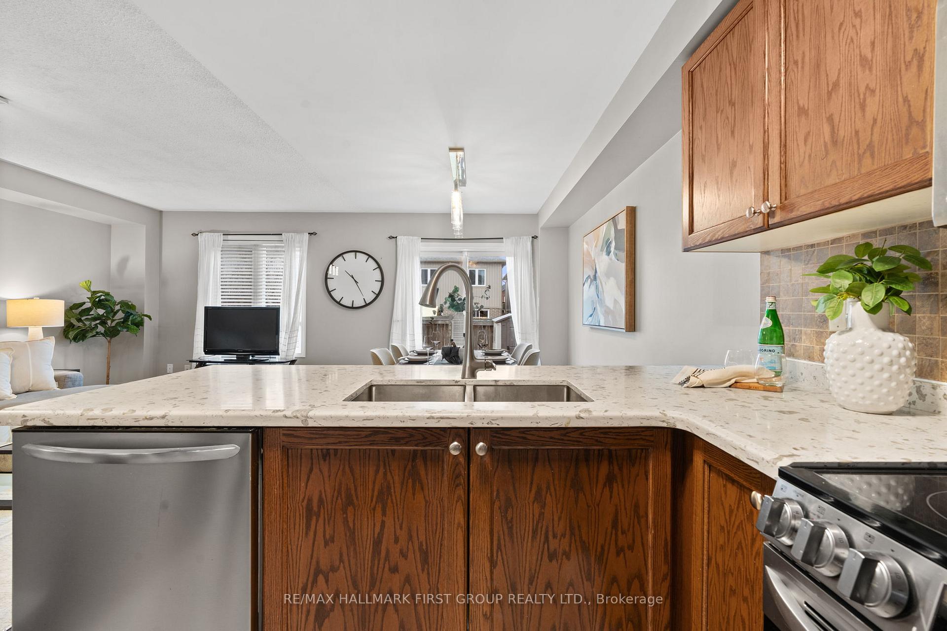 Photo 13 of Unit 8, 253 Sprucewood Crescent, Clarington, Bowmanville — HOMEH