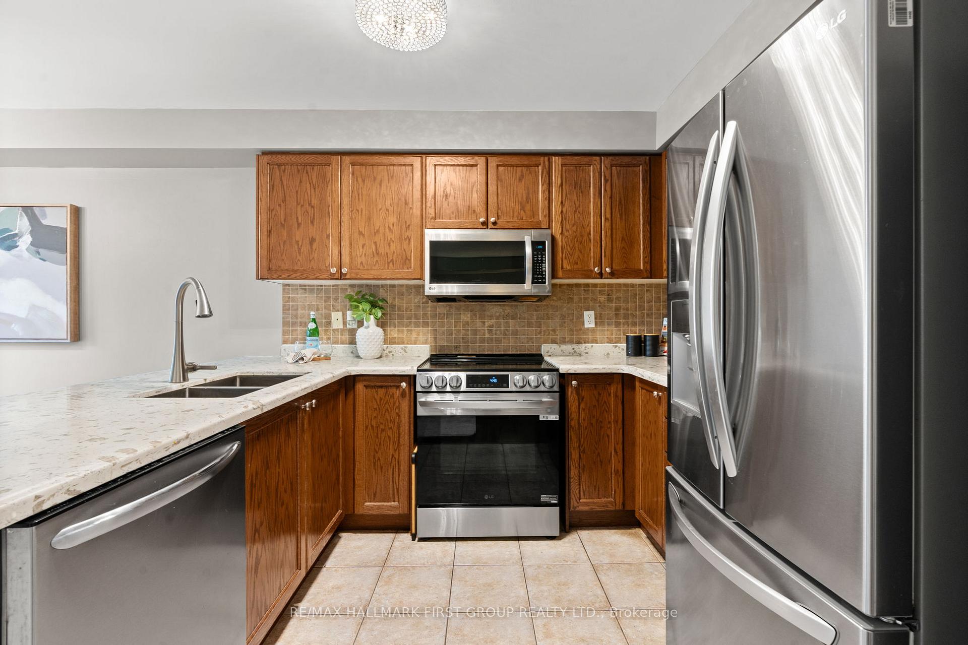 Photo 14 of Unit 8, 253 Sprucewood Crescent, Clarington, Bowmanville — HOMEH