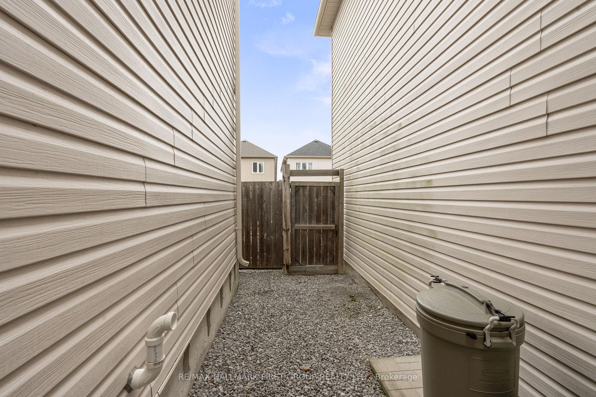 Photo 34 of Unit 8, 253 Sprucewood Crescent, Clarington, Bowmanville — HOMEH