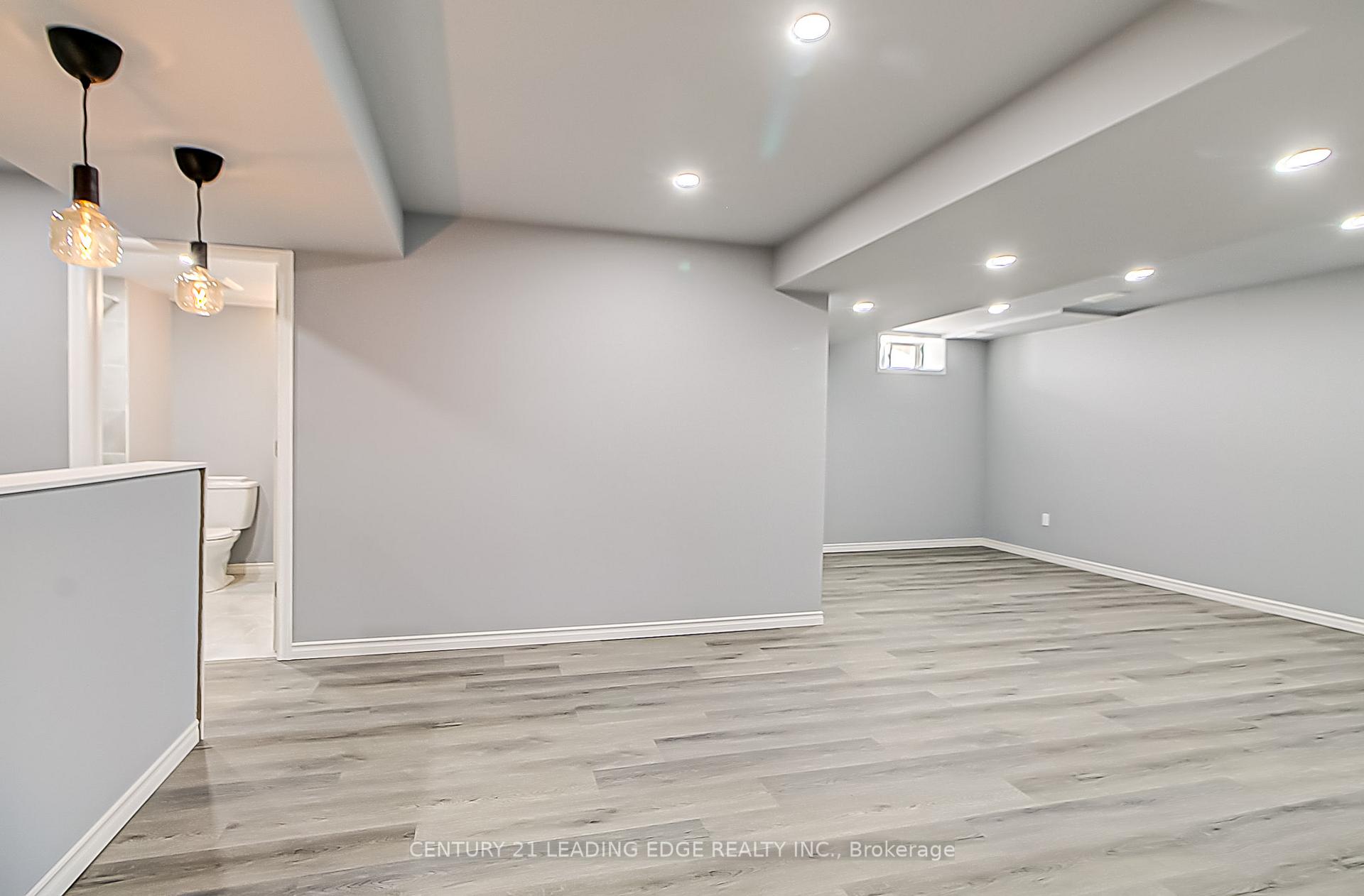 Photo 4 of 60 Bill Hutchinson Crescent, Clarington, Bowmanville — HOMEH
