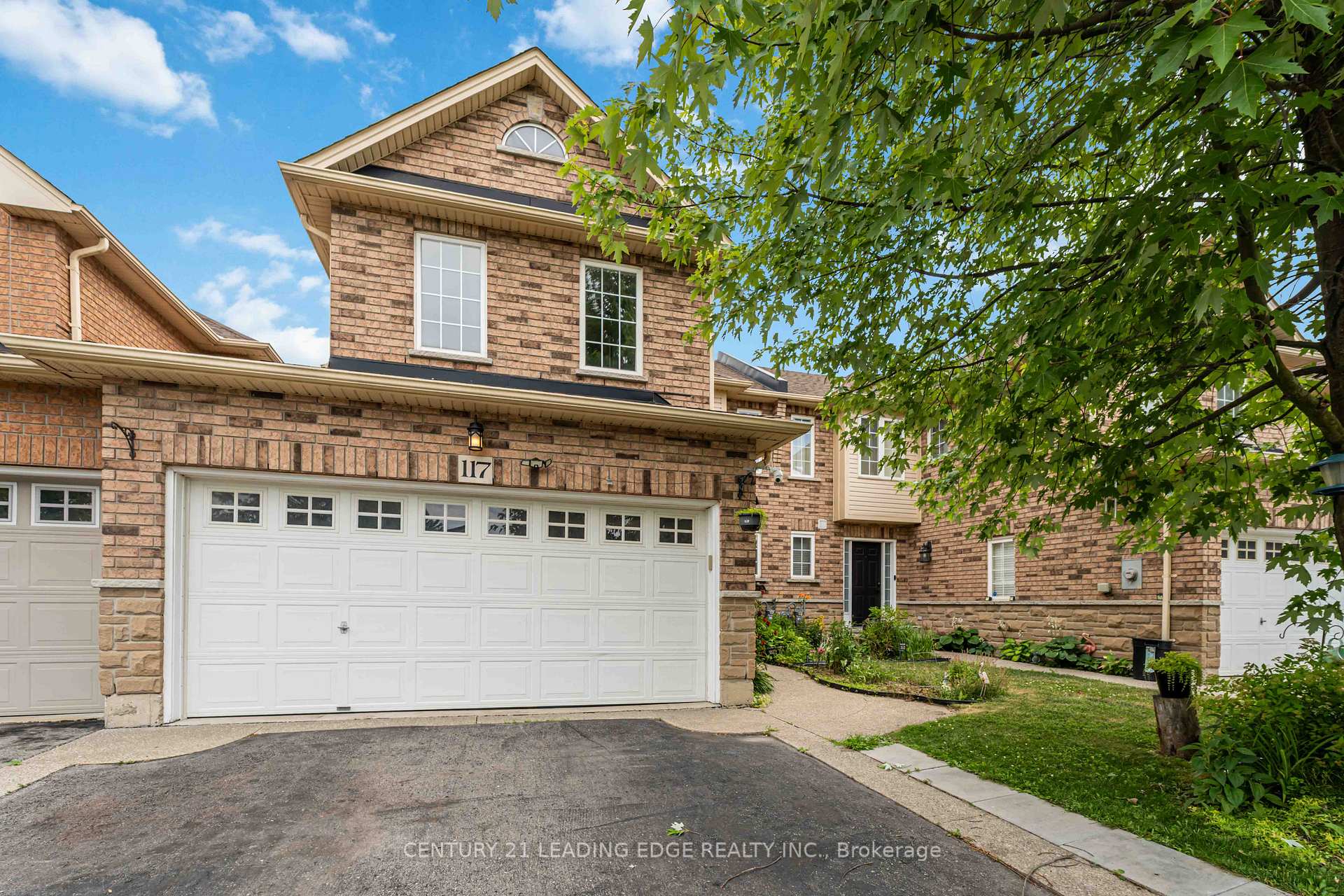 Photo 3 of 117 Thoroughbred Boulevard, Hamilton, Ancaster — HOMEH
