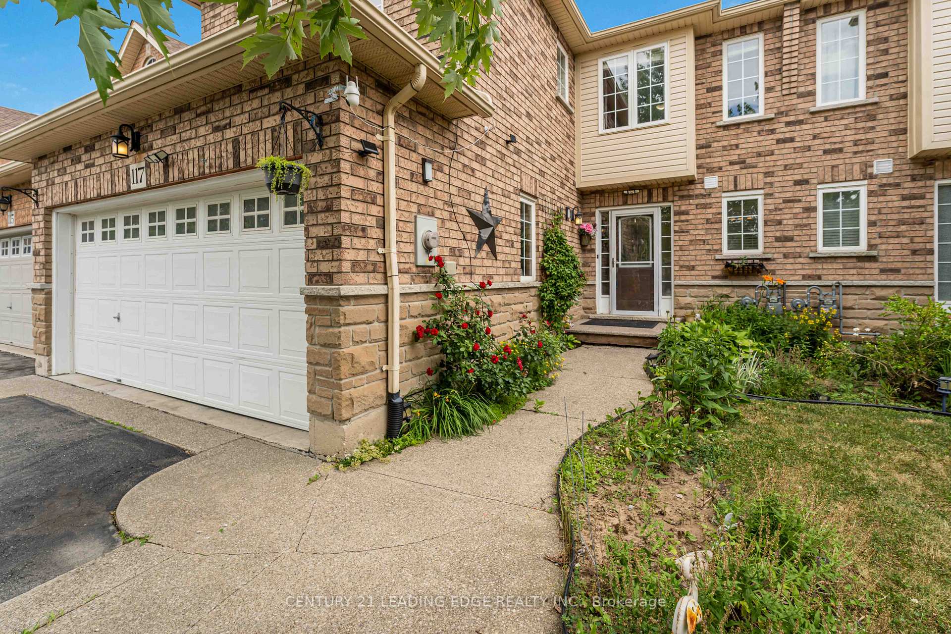 Photo 4 of 117 Thoroughbred Boulevard, Hamilton, Ancaster — HOMEH