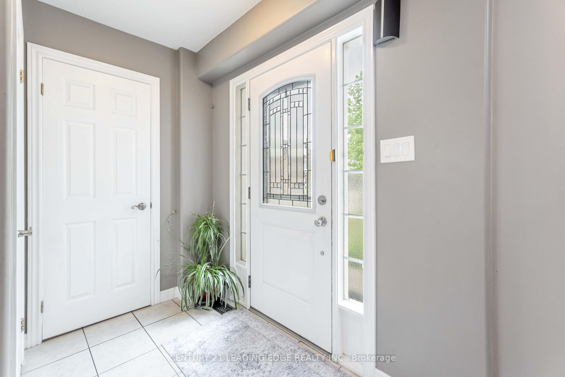 Photo 5 of 117 Thoroughbred Boulevard, Hamilton, Ancaster — HOMEH