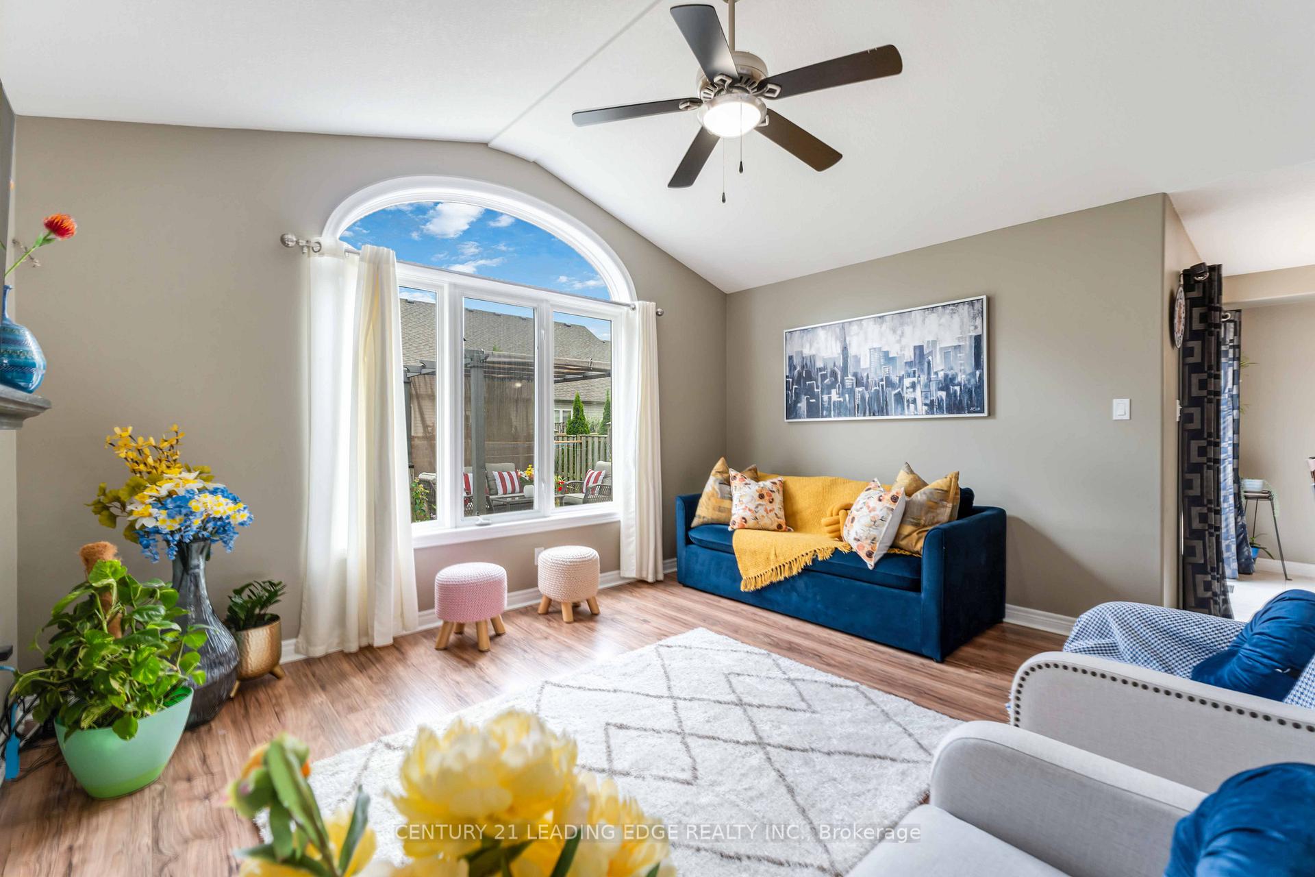 Photo 8 of 117 Thoroughbred Boulevard, Hamilton, Ancaster — HOMEH