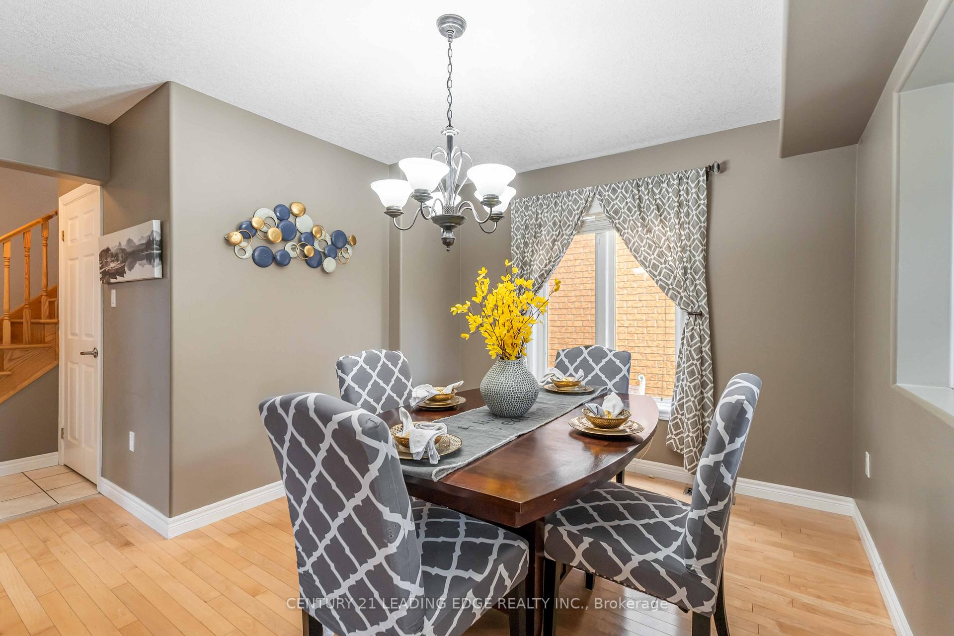 Photo 10 of 117 Thoroughbred Boulevard, Hamilton, Ancaster — HOMEH