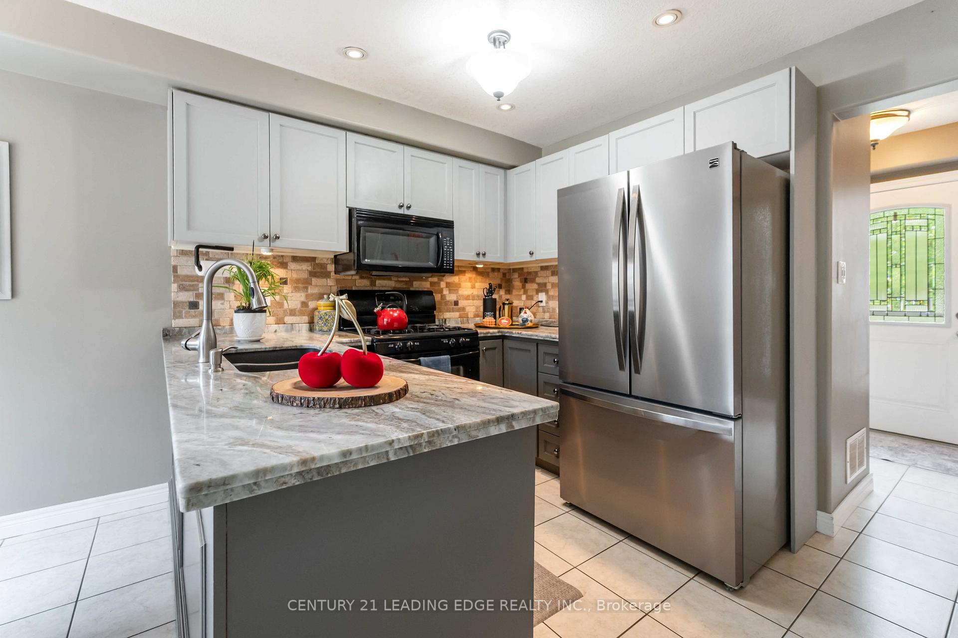 Photo 13 of 117 Thoroughbred Boulevard, Hamilton, Ancaster — HOMEH