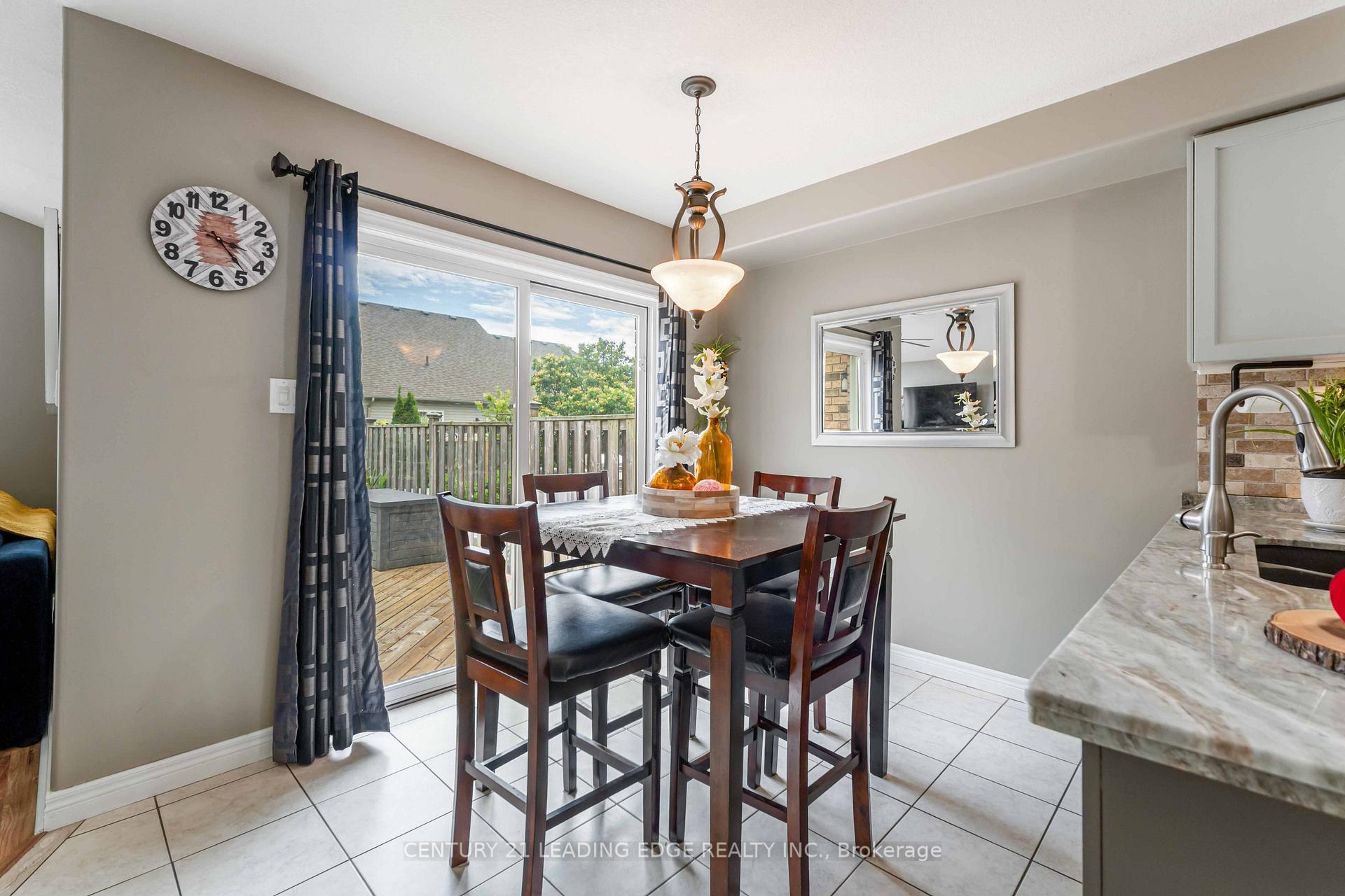 Photo 18 of 117 Thoroughbred Boulevard, Hamilton, Ancaster — HOMEH