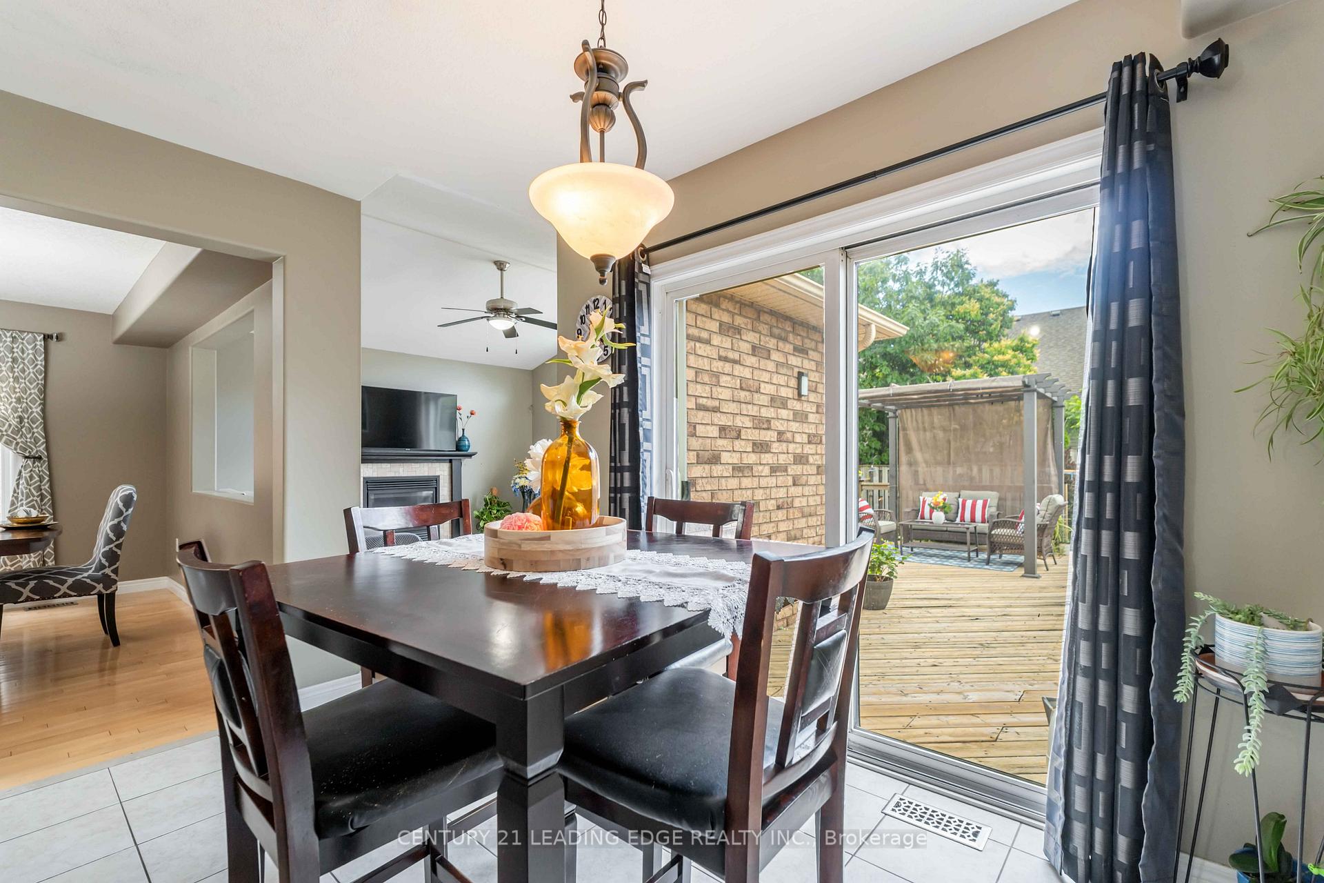 Photo 19 of 117 Thoroughbred Boulevard, Hamilton, Ancaster — HOMEH